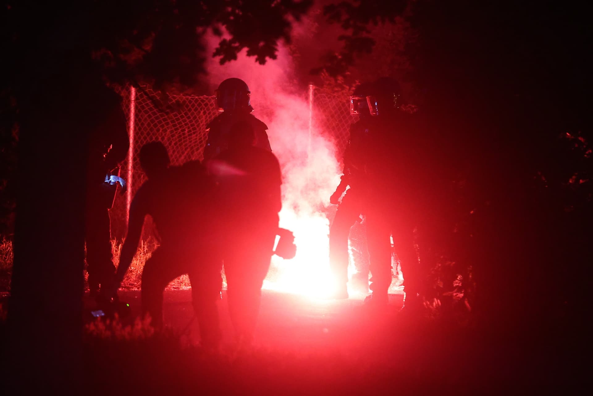 Krawall-Nacht in der Übersicht: Linksextreme rufen zur Erschießung von Polizisten auf