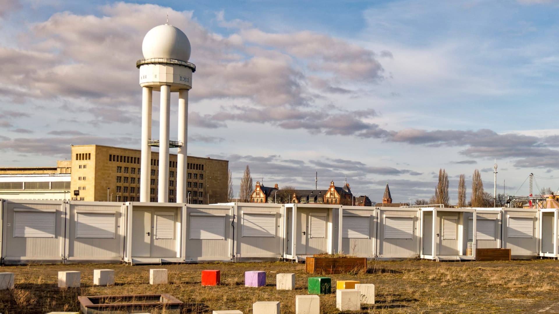 Für 1100 Asylbewerber: Berlin plant neues Flüchtlingsdorf am Flughafen Tempelhof