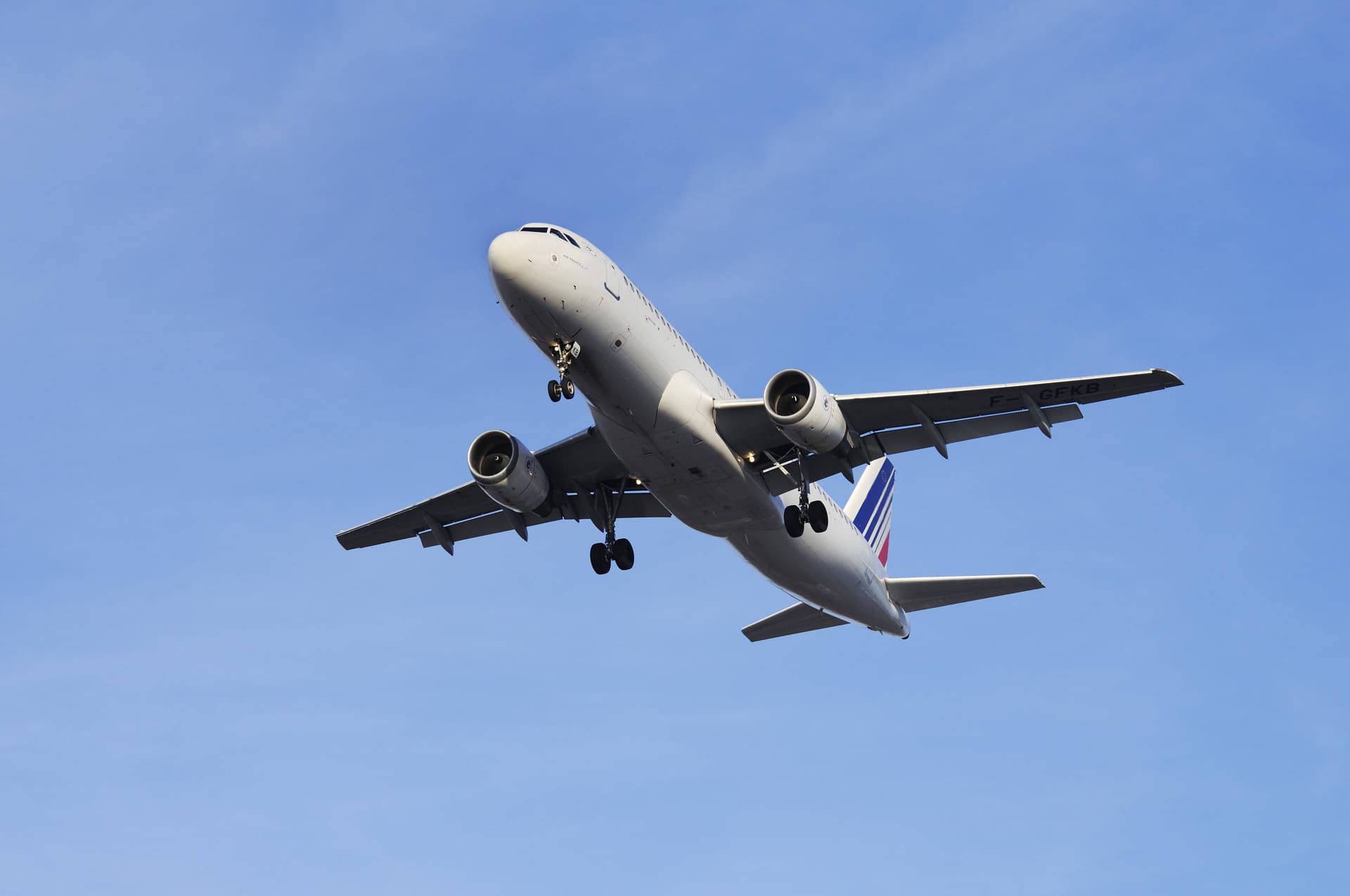 Iran-Raketen gegen Israel verfehlen Passagierflugzeug nur knapp