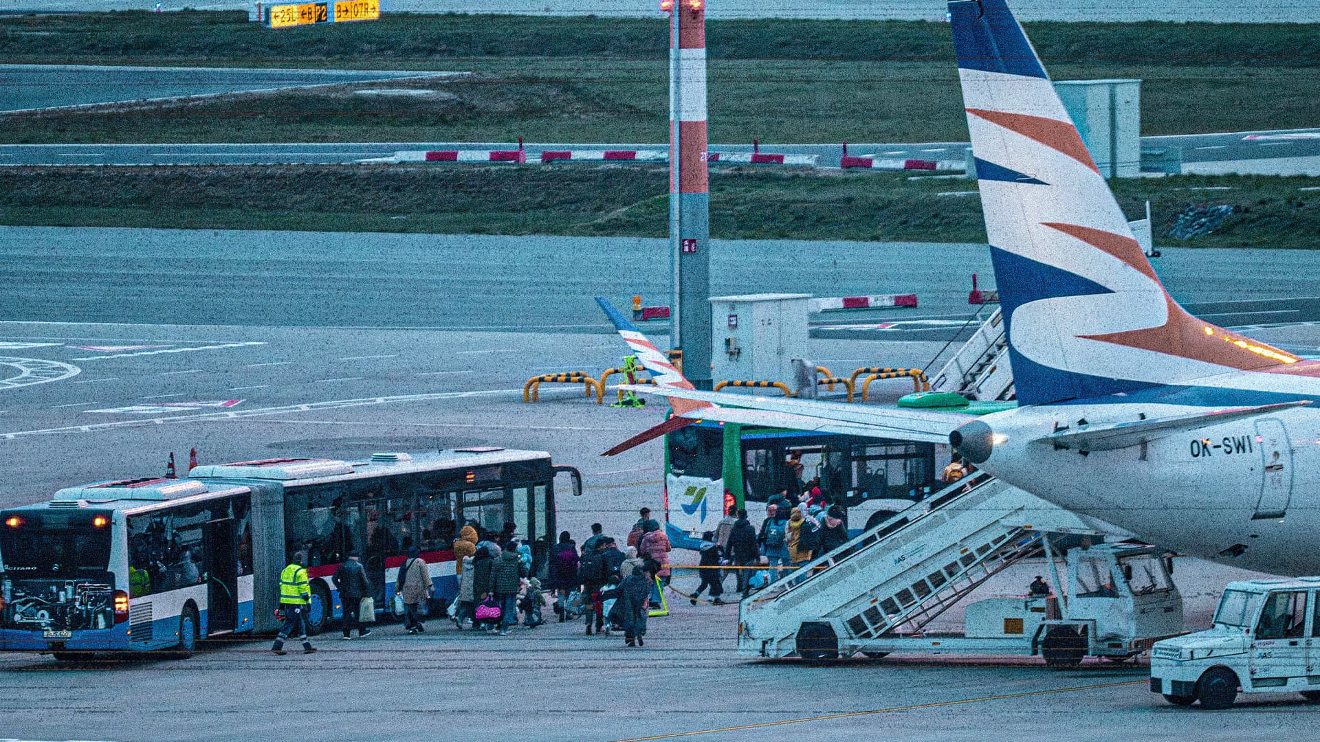 Obwohl Union und SPD Aufnahme-Stopp angekündigt haben: Flieger mit 162 Afghanen soll am Mittwoch in Leipzig landen