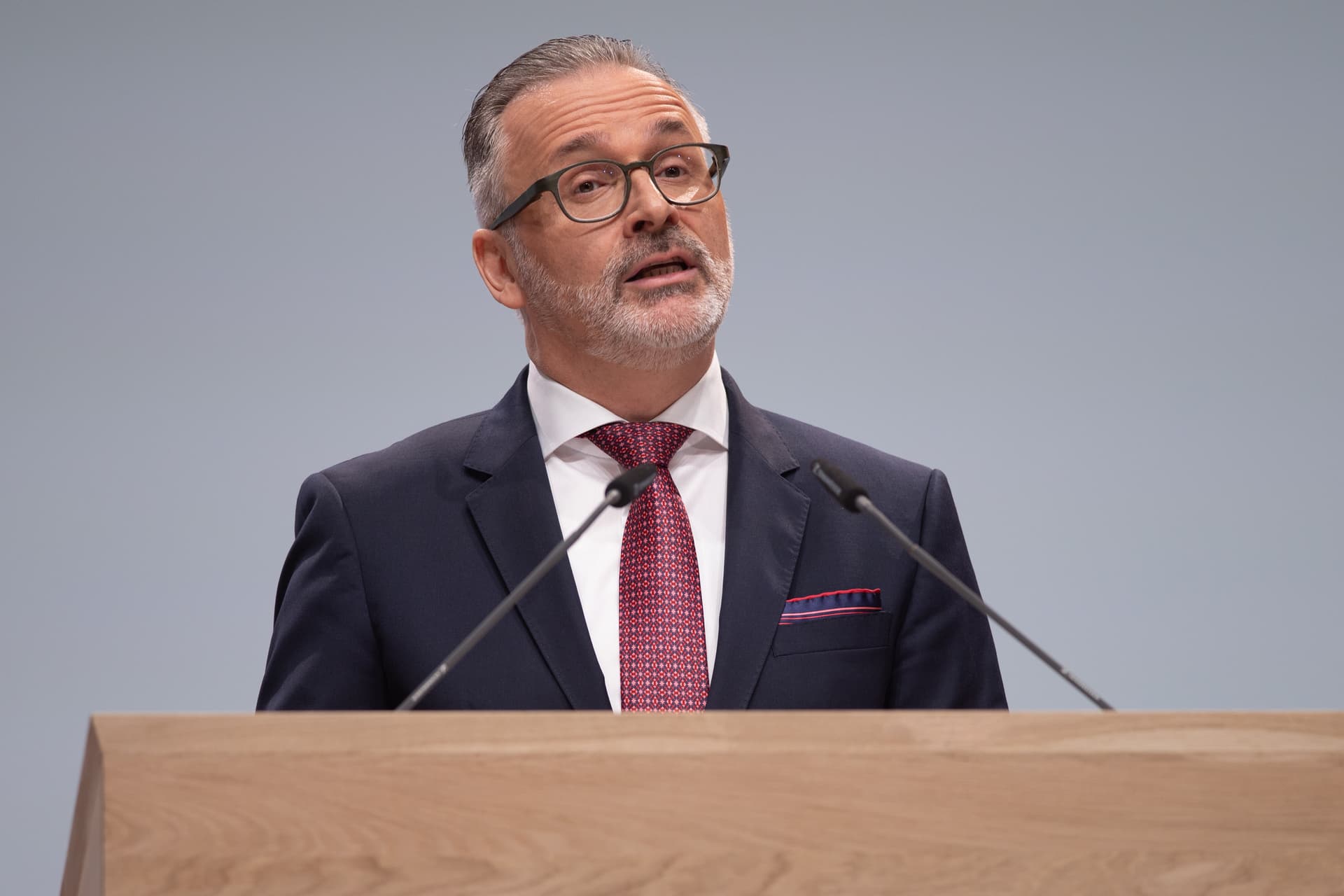 Henkel-Chef: „Wenn man etwas erreichen will, kann die Work-Life-Balance nicht immer an erster Stelle stehen“
