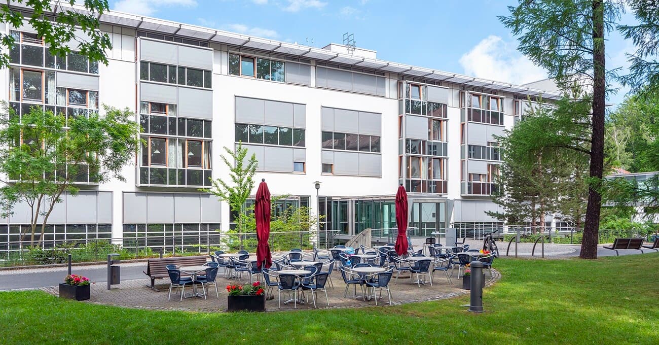 Er musste notoperiert werden! Syrer (13) und Iraner (15) überfallen Chefarzt