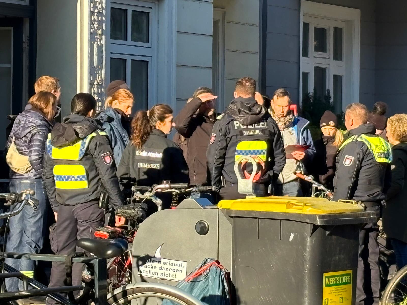 Horror-Tat in Hamburg: Mann (25) ersticht Frau und messert danach Verwandte (51) nieder