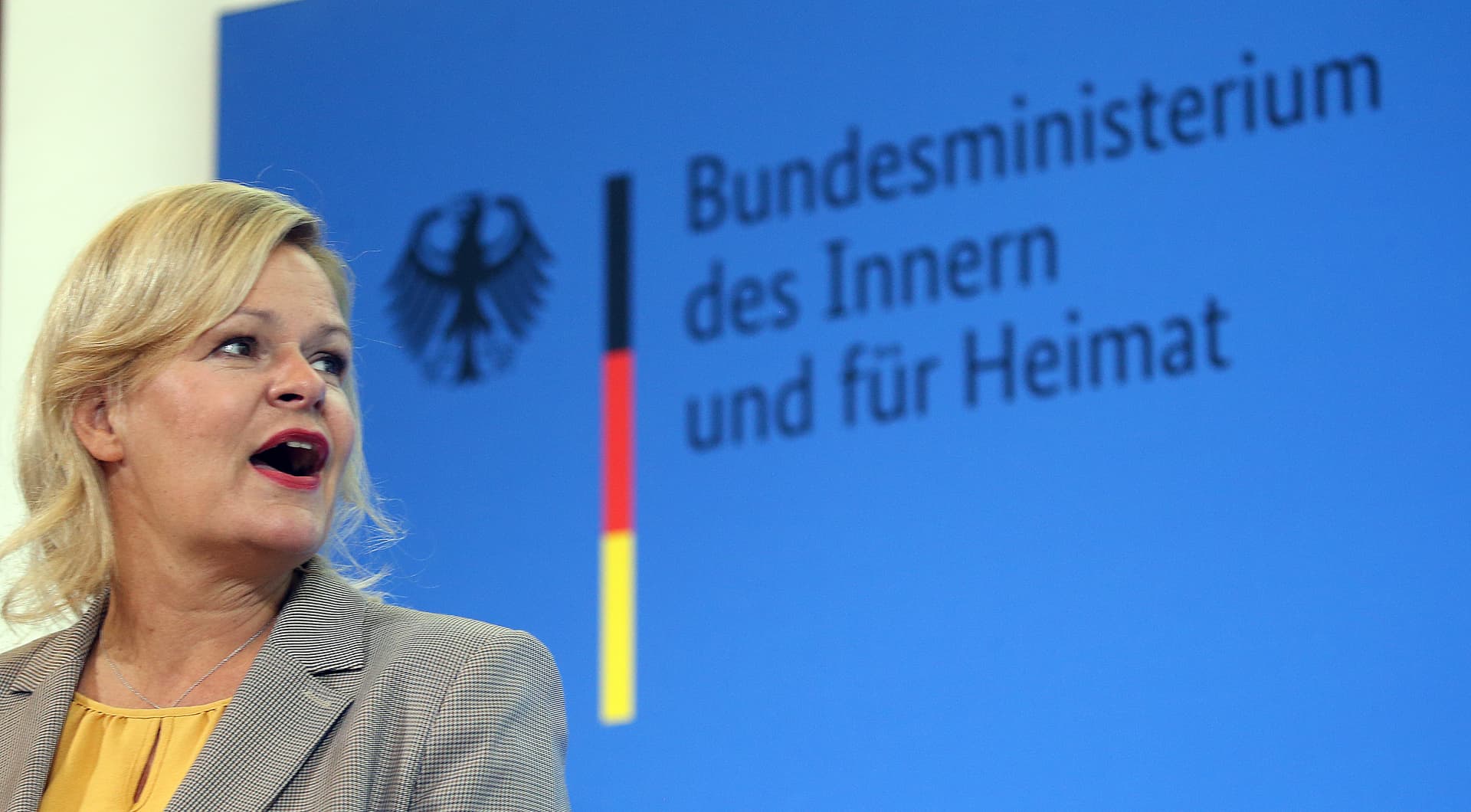 Nach NIUS-Bericht: Innenministerin geht auf Distanz zur Überwachungsstudie
