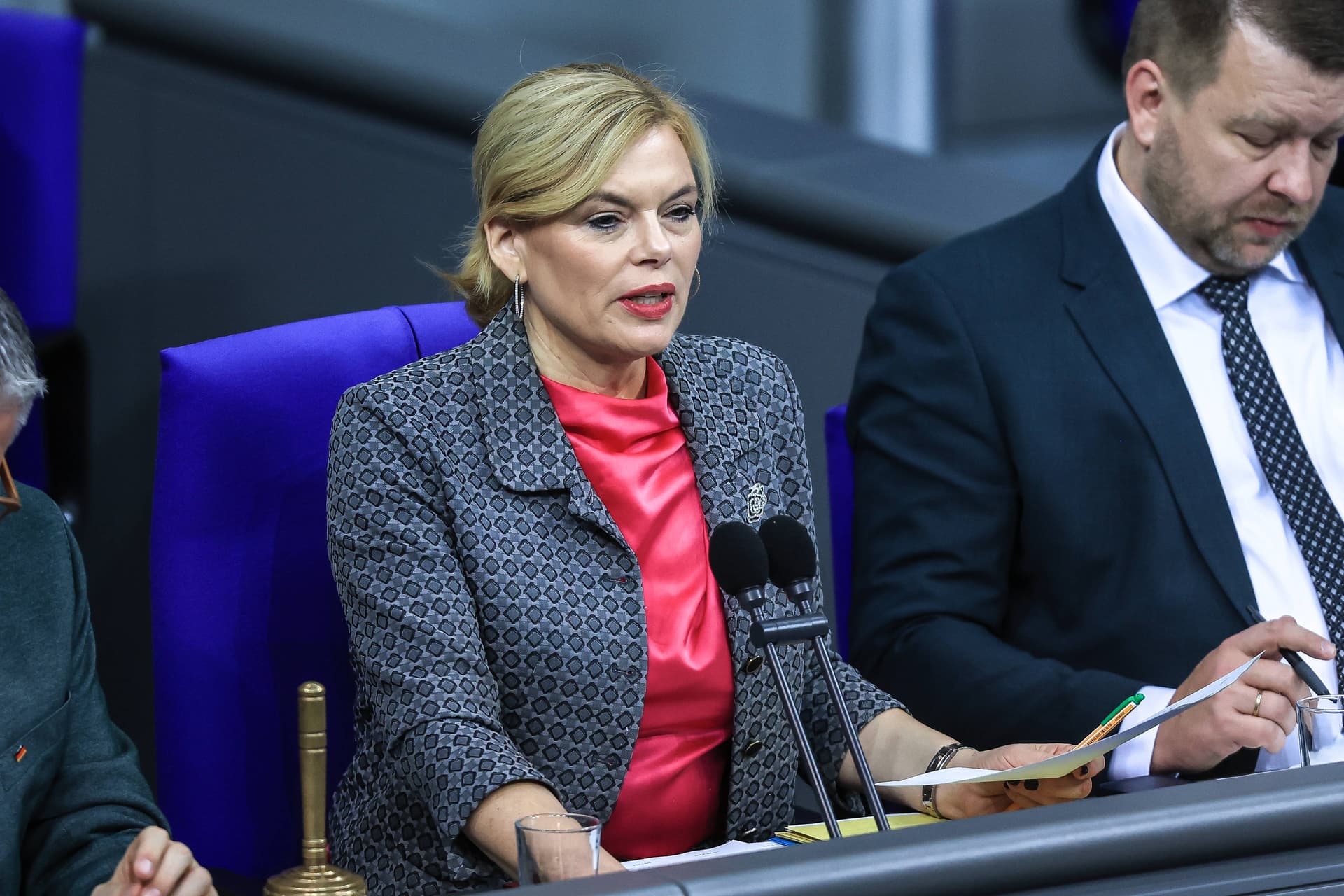 Nach Ausschluss von AfD-Mitarbeitern: Klöckner will Gesetz ändern, um „Gefährdern“ Zugang zum Bundestag zu verwehren