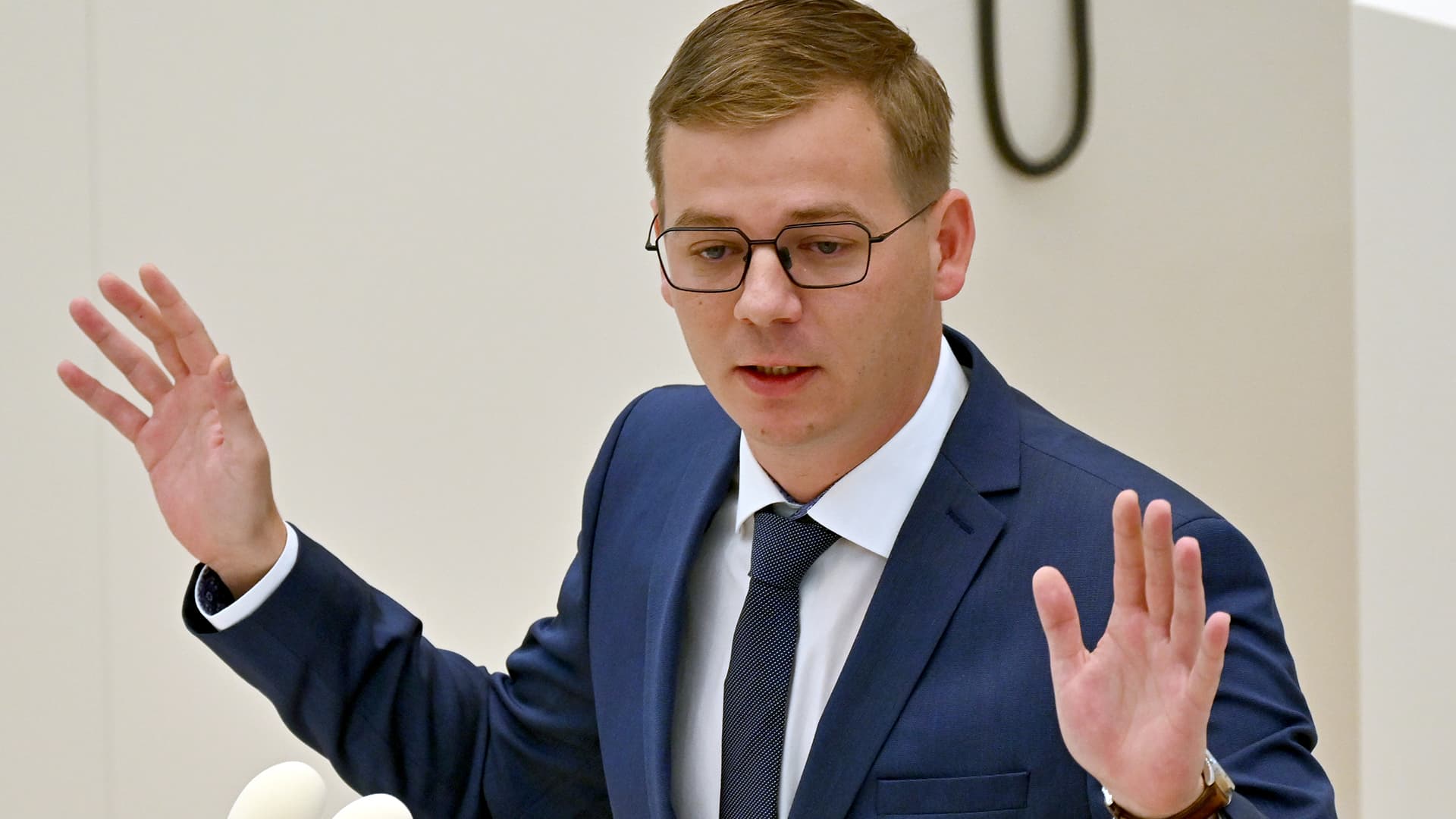 „Nazischwein“-Affäre um Linken-Politiker: Erst pöbelt er, dann reagiert er dünnhäutig