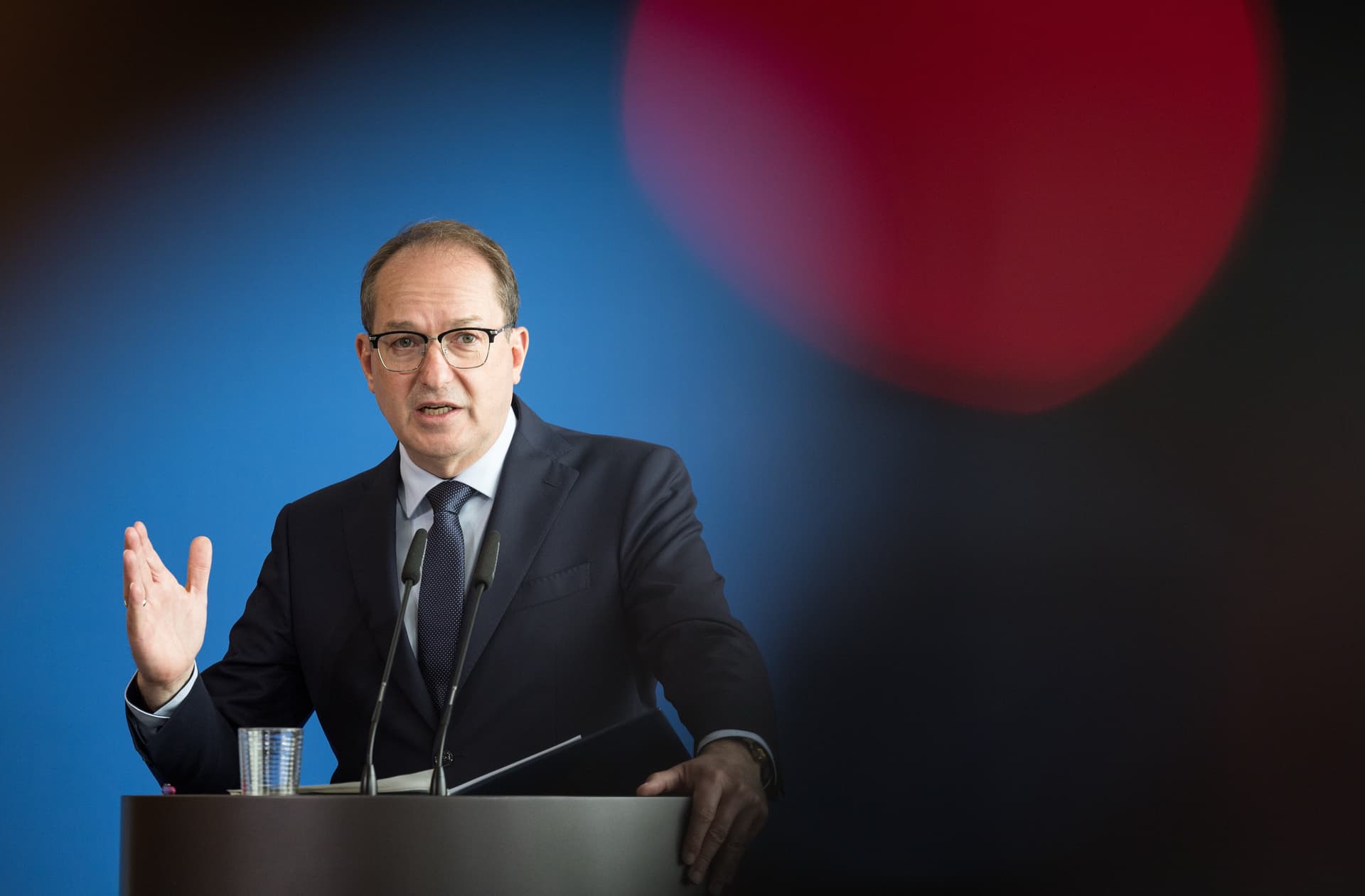 „Werden weiter so verfahren, unabhängig von dieser Einzelfallentscheidung“: Dobrindt will an Zurückweisungen festhalten