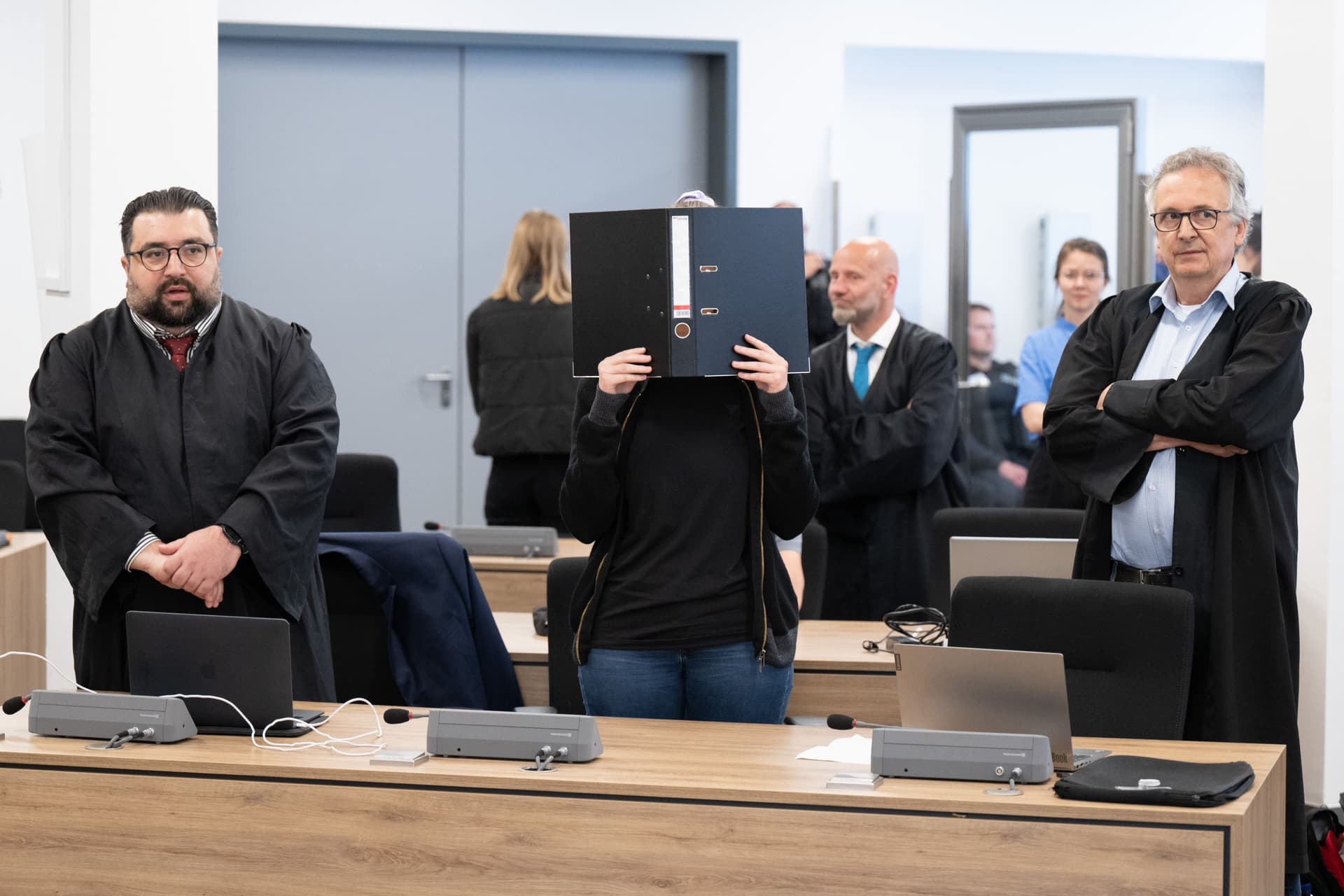 Urteil gegen Lina E.: Linksterroristin zu über fünf Jahren Haft verurteilt