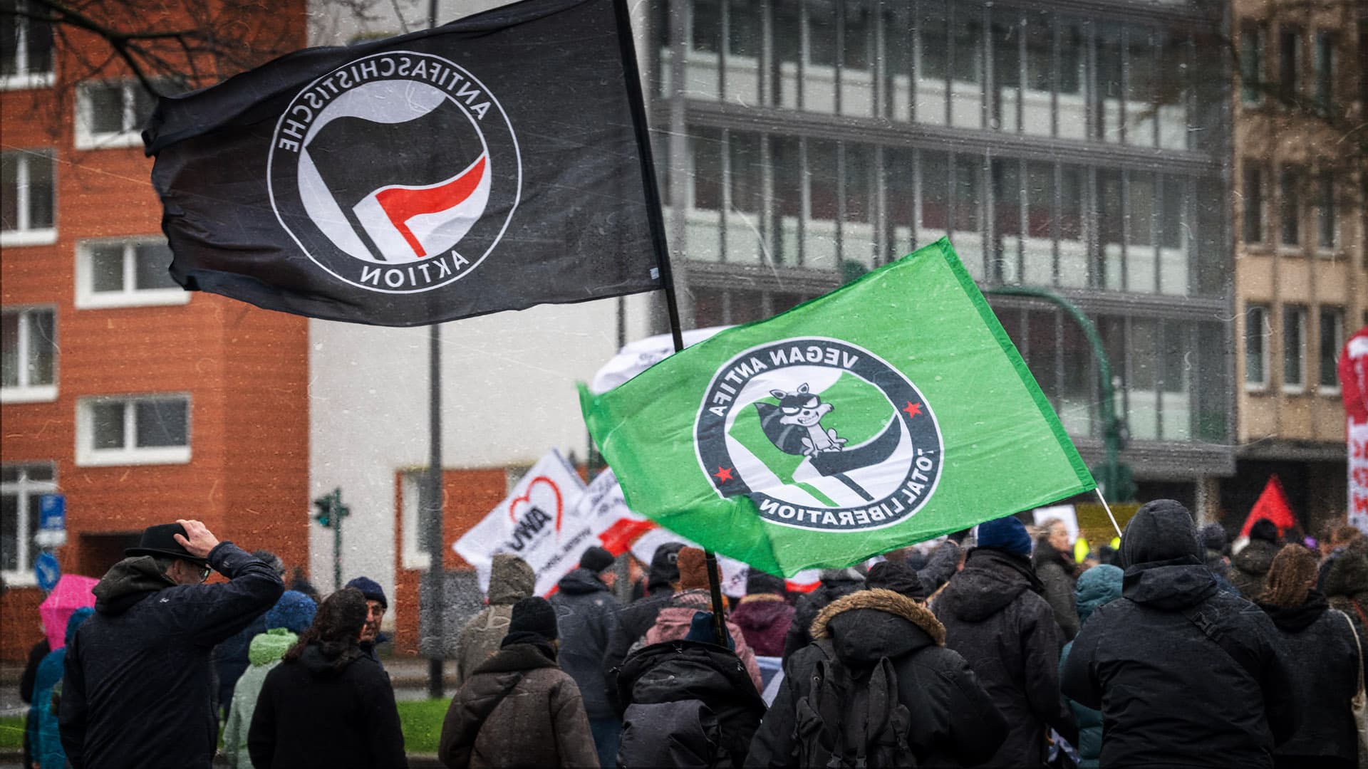 „Der Holocaust auf Ihrem Teller“: Das steckt hinter der veganen Antifa