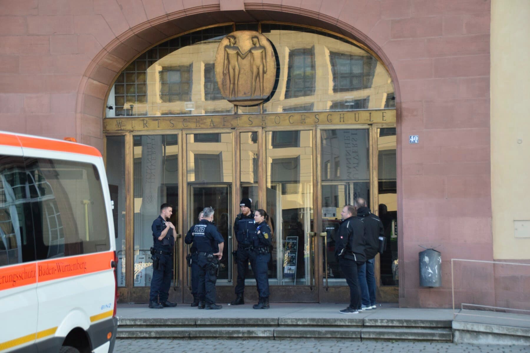 Polizei erschießt Macheten-Mann in Mannheimer Uni-Bibliothek