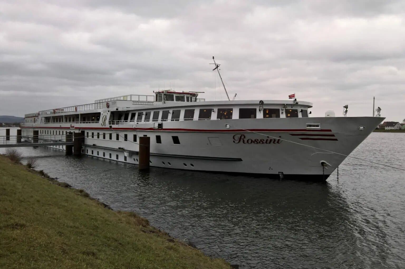 Bayrische Gemeinde in Angst: Hotelschiff wird zu Flüchtlingsunterkunft