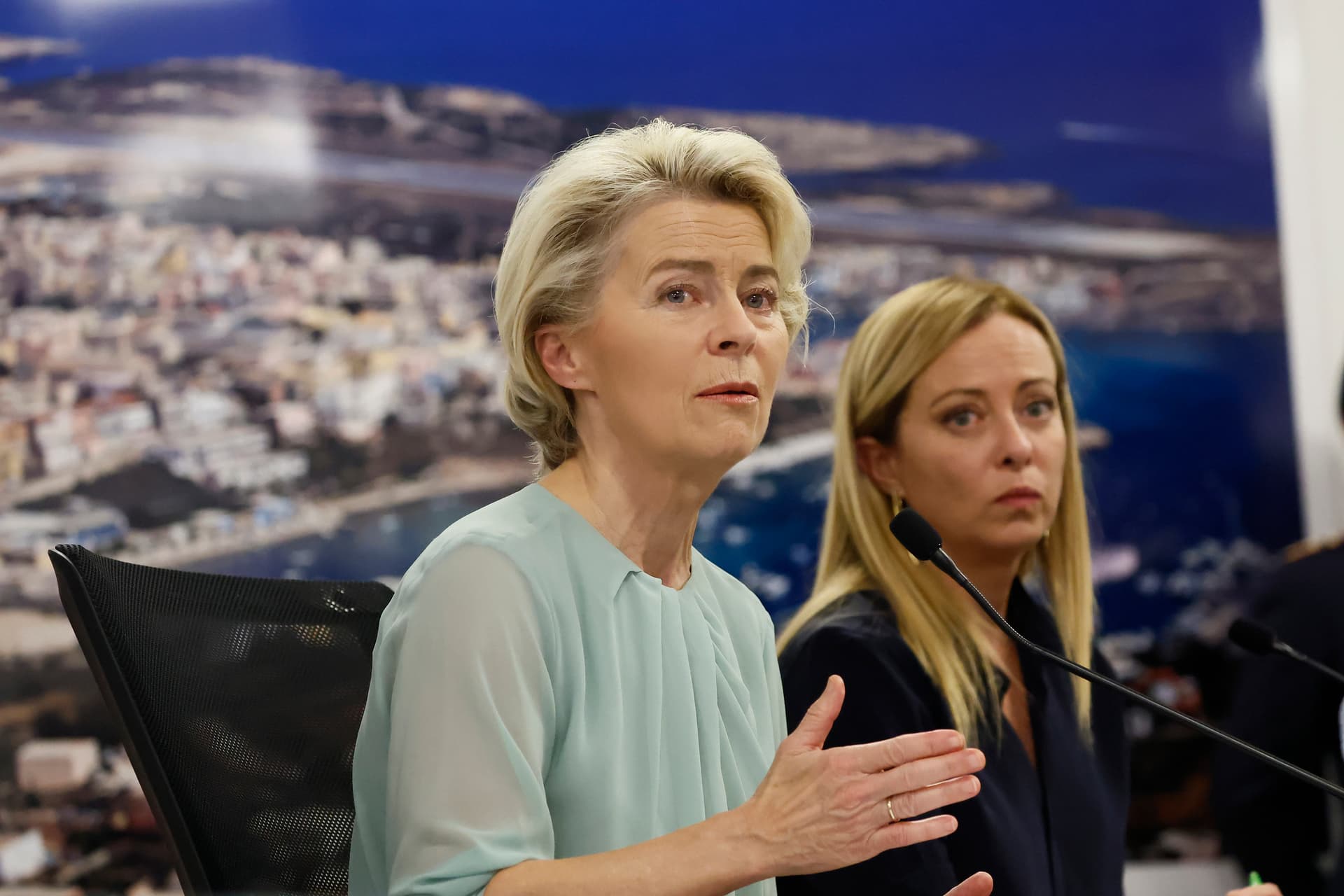 Von der Leyen und Meloni auf Lampedusa: Roter Teppich für Politik-Phrasen
