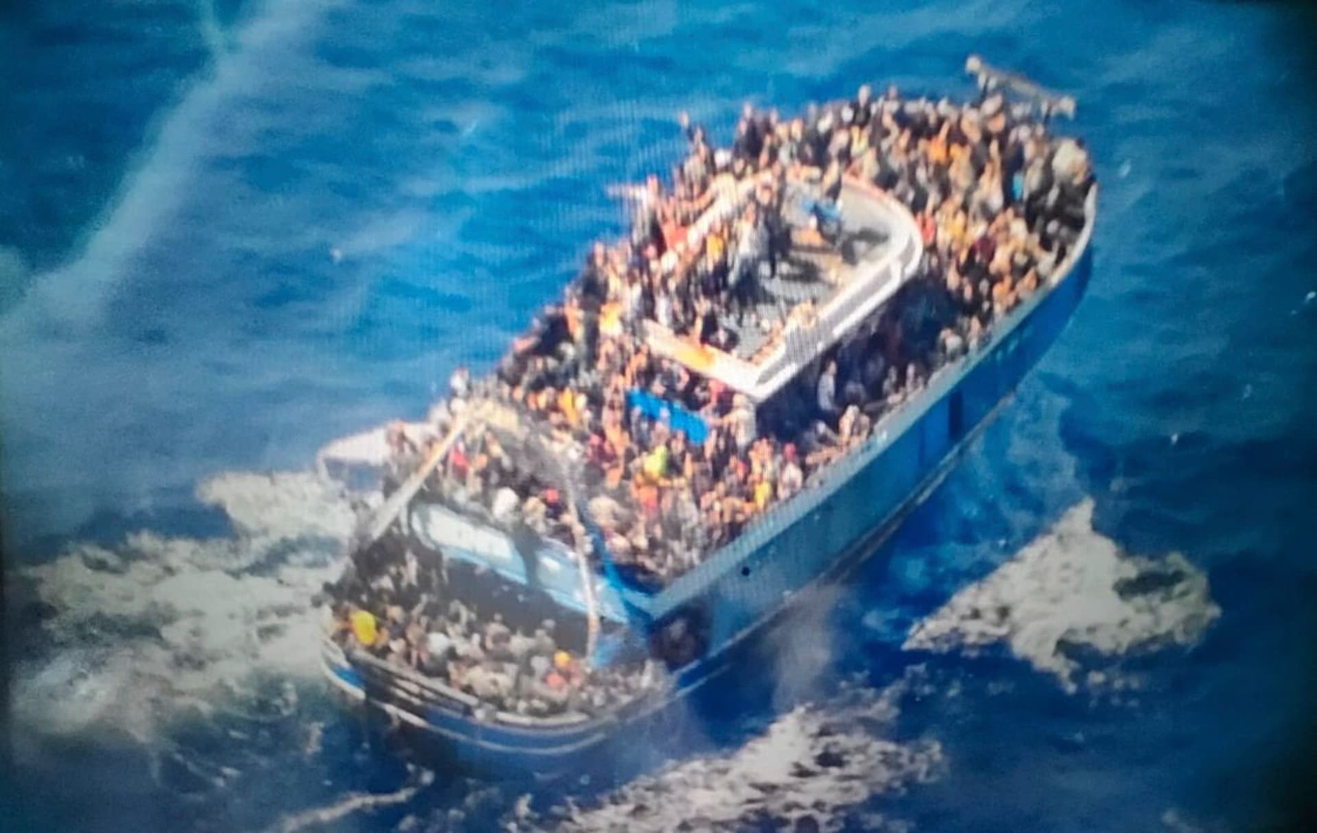 Katastrophe auf dem Mittelmeer: Flüchtlingsschiff reißt Hunderte Menschen in den Tod
