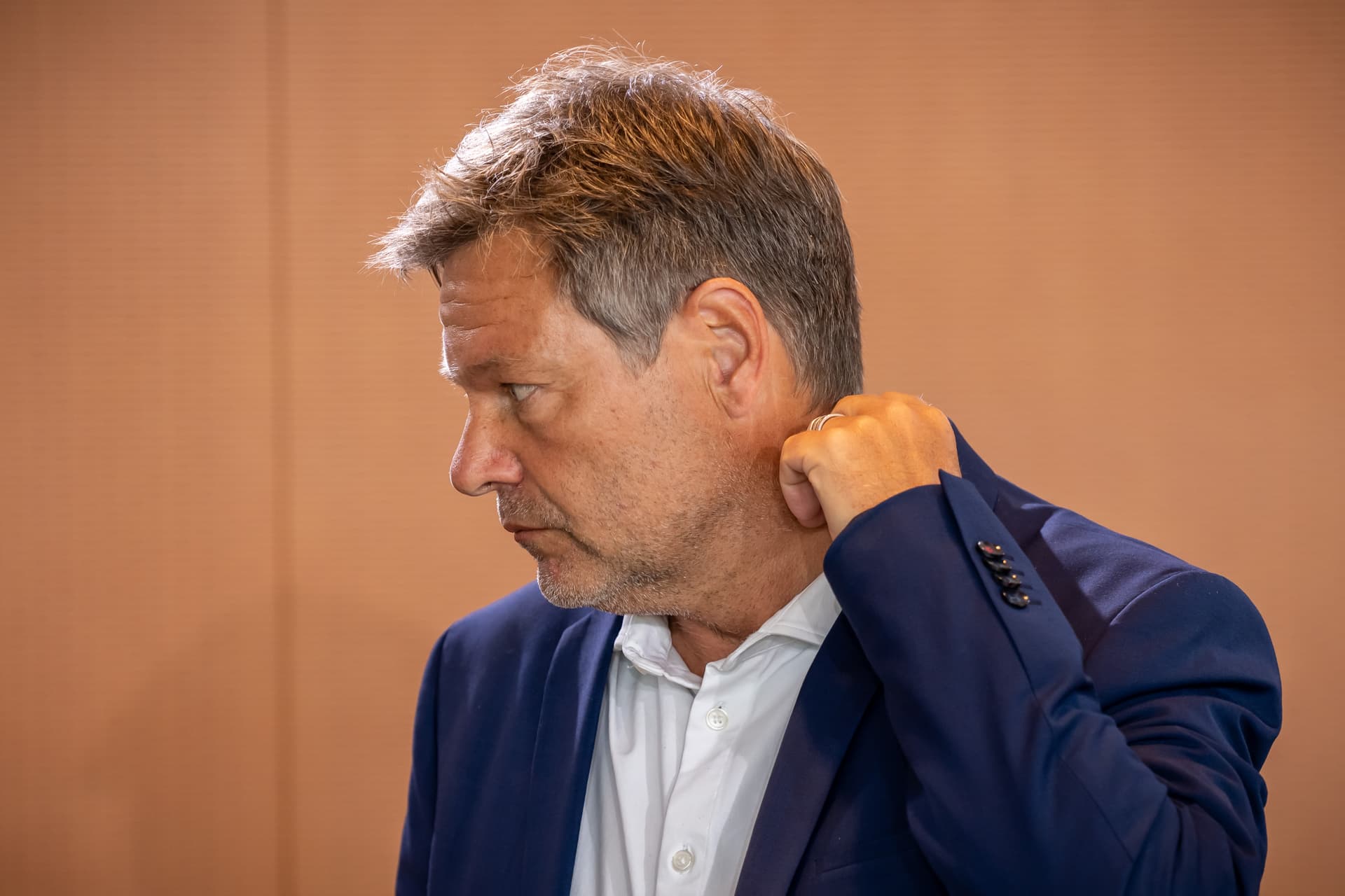 Habeck: „Bevor die Leute dort frieren, müssten wir unsere Industrie drosseln oder abschalten“