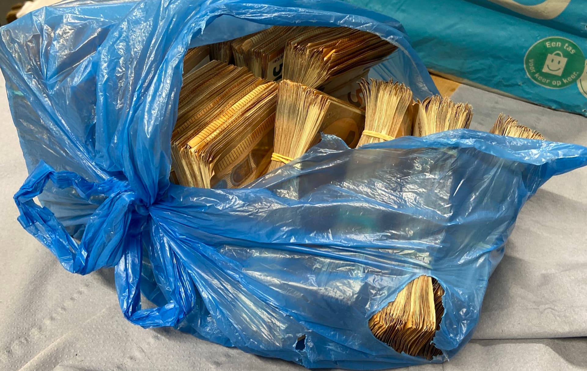 Polizei fasst Syrer ohne Papiere – dafür aber mit einer Million Euro in bar