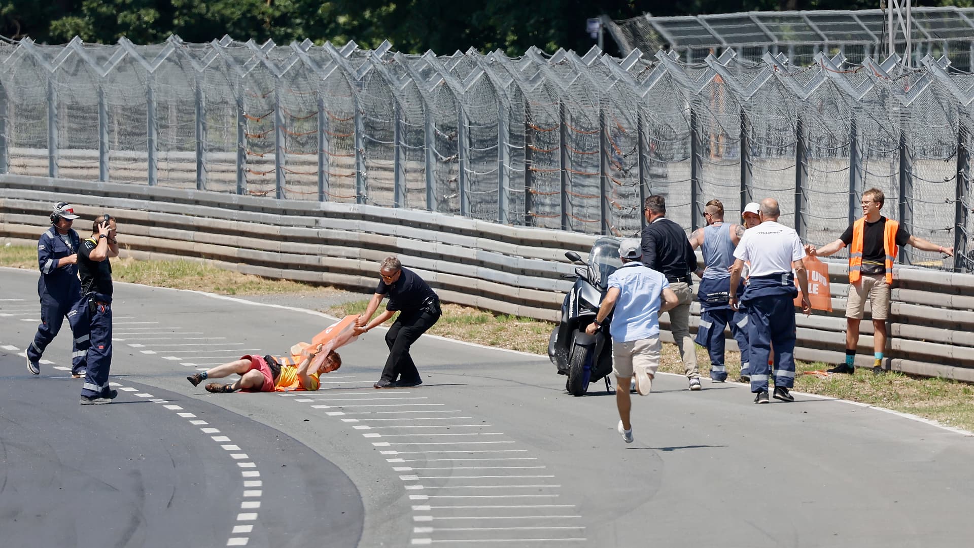 Aktivisten verletzen Streckenposten bei Öl-Aktion auf Norisring