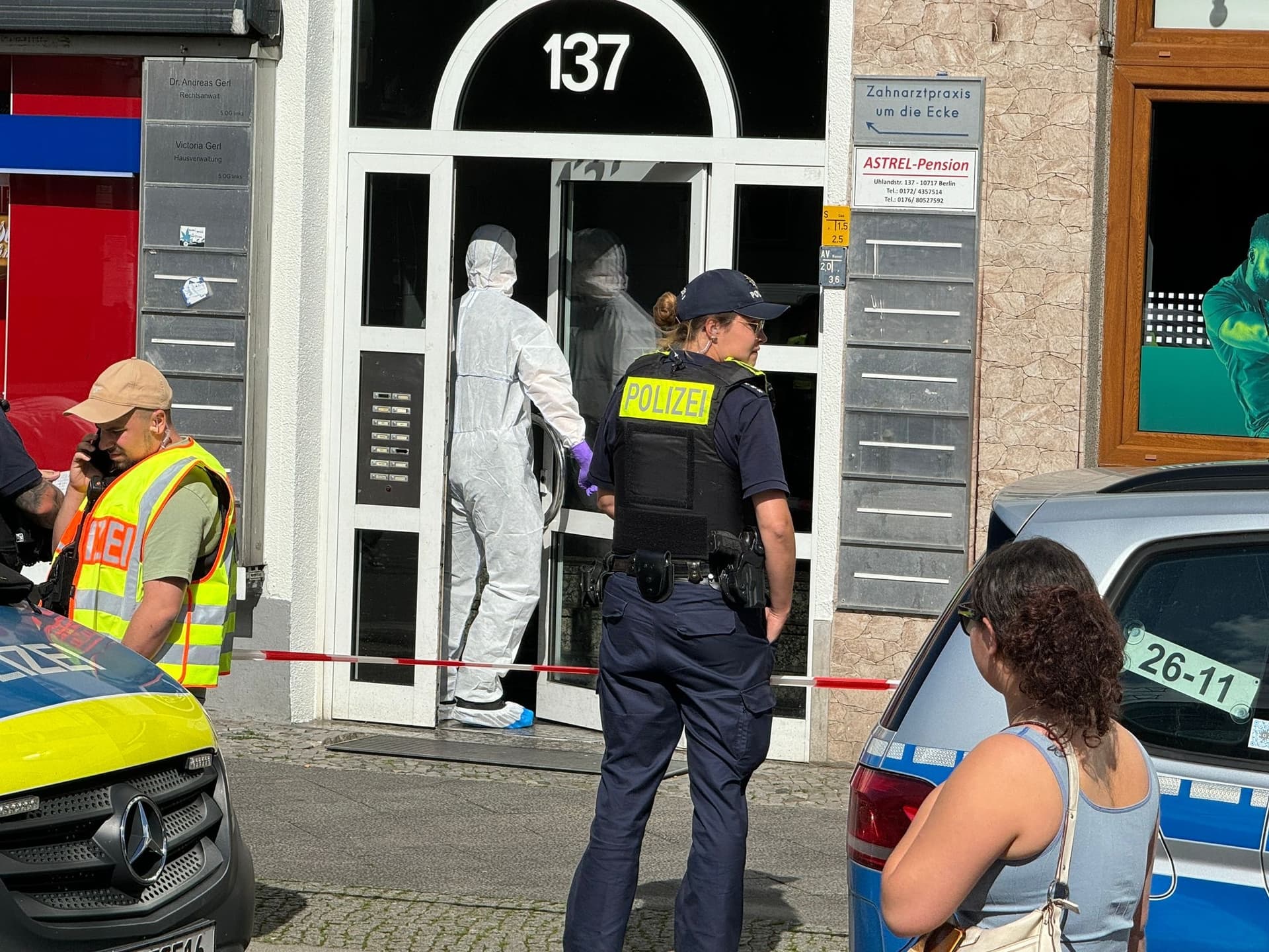 Täter flüchtig! Messer-Toter mitten in Berlin