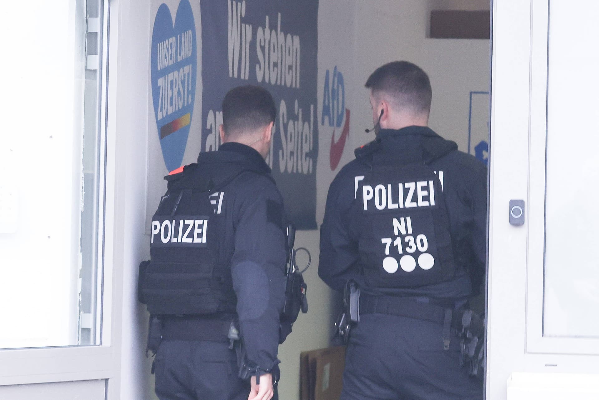 Polizei im Großeinsatz: Razzia in AfD-Landeszentrale Niedersachsen!