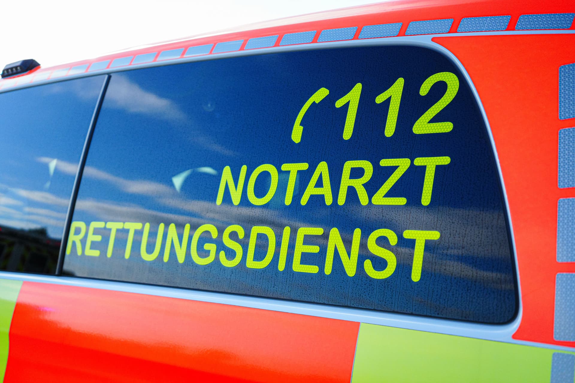 Zwei Busse in Hamburg zusammengestoßen: 8 Verletzte, 4 Schwerverletzte – darunter Kinder