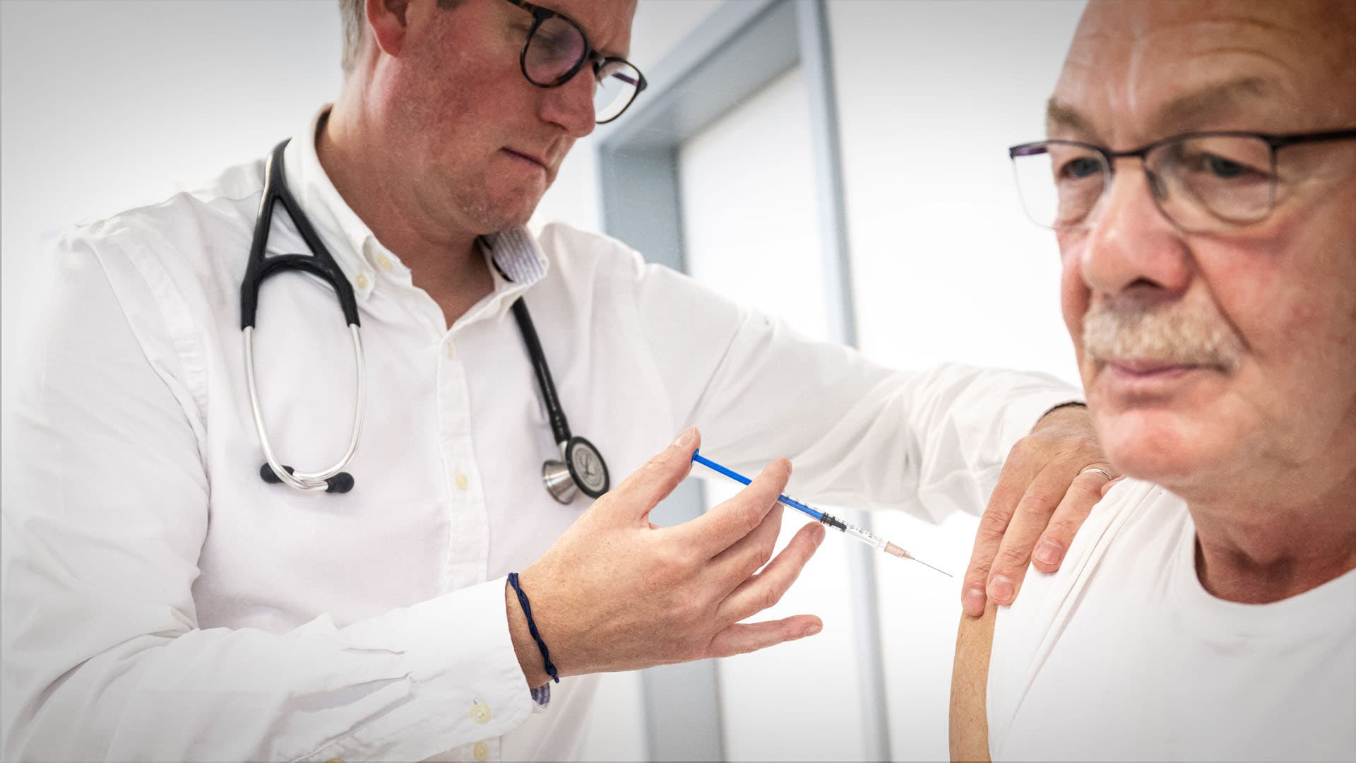 Zahlen der Bundesregierung beweisen: 2022 lagen mehr Geimpfte mit Corona im Krankenhaus als Ungeimpfte