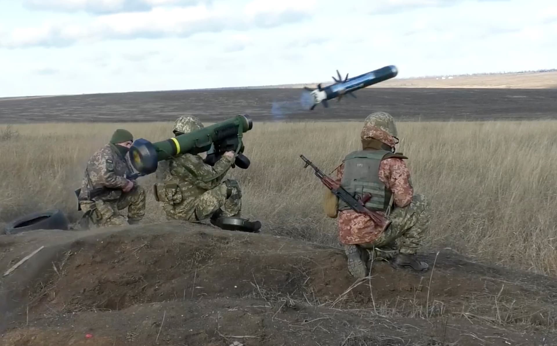 USA setzen Hilfe für die Ukraine fort: Selenskyj stimmt Waffenruhe zu