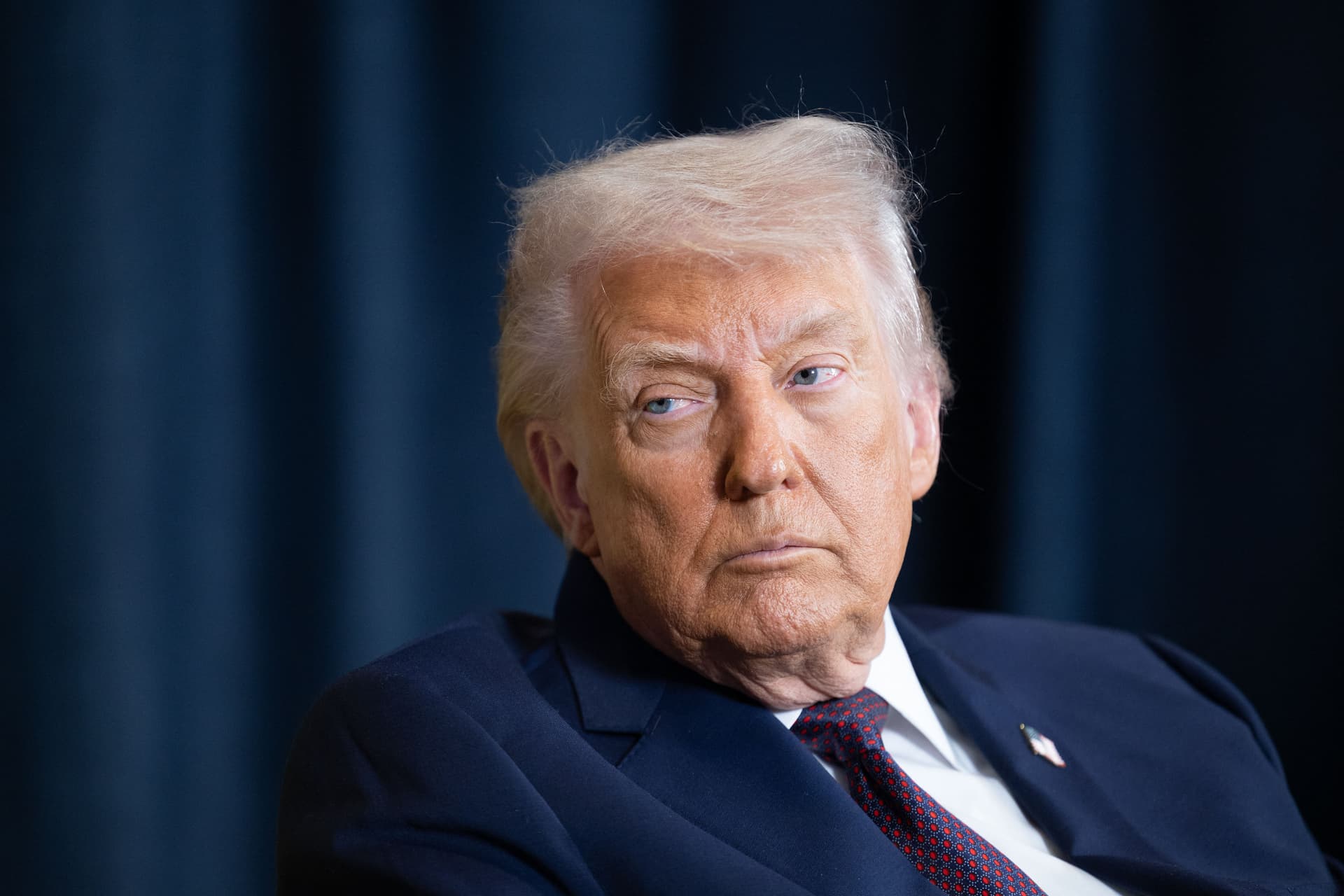„Wir haben eine riesige Flotte, die in diese Richtung unterwegs ist“: Trump deutet Militärschlag gegen den Iran an