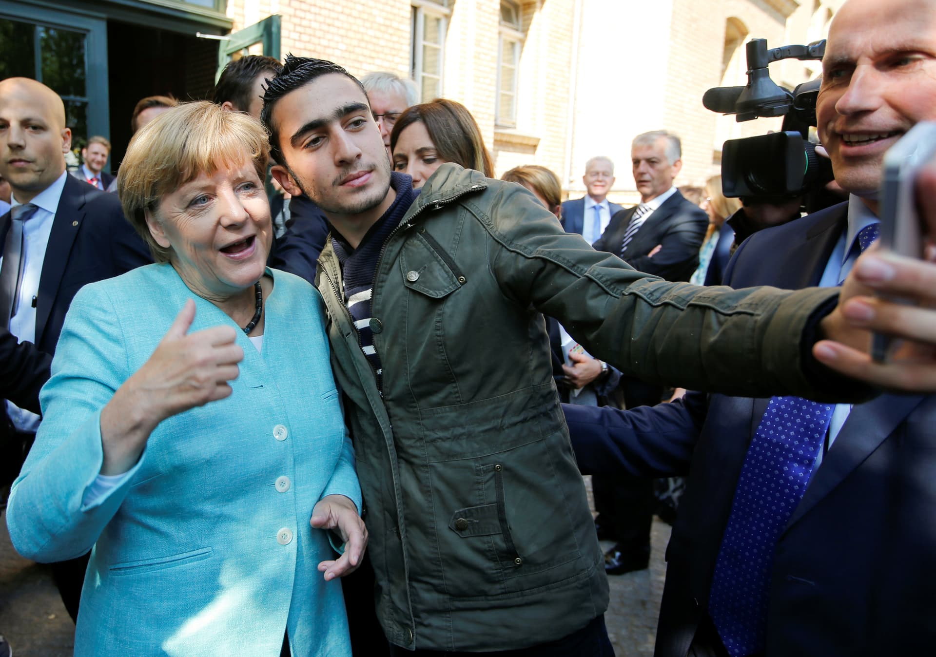 Sein Merkel-Selfie ging um die Welt: „Manche Syrer sagen mir: Warum bei McDonald’s arbeiten, wenn das Jobcenter mir fast das Gleiche zahlt?“