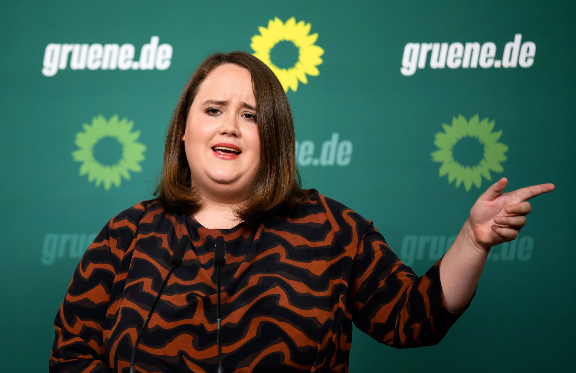 Grünen-Chefin Lang will Schuldenbremse umgehen