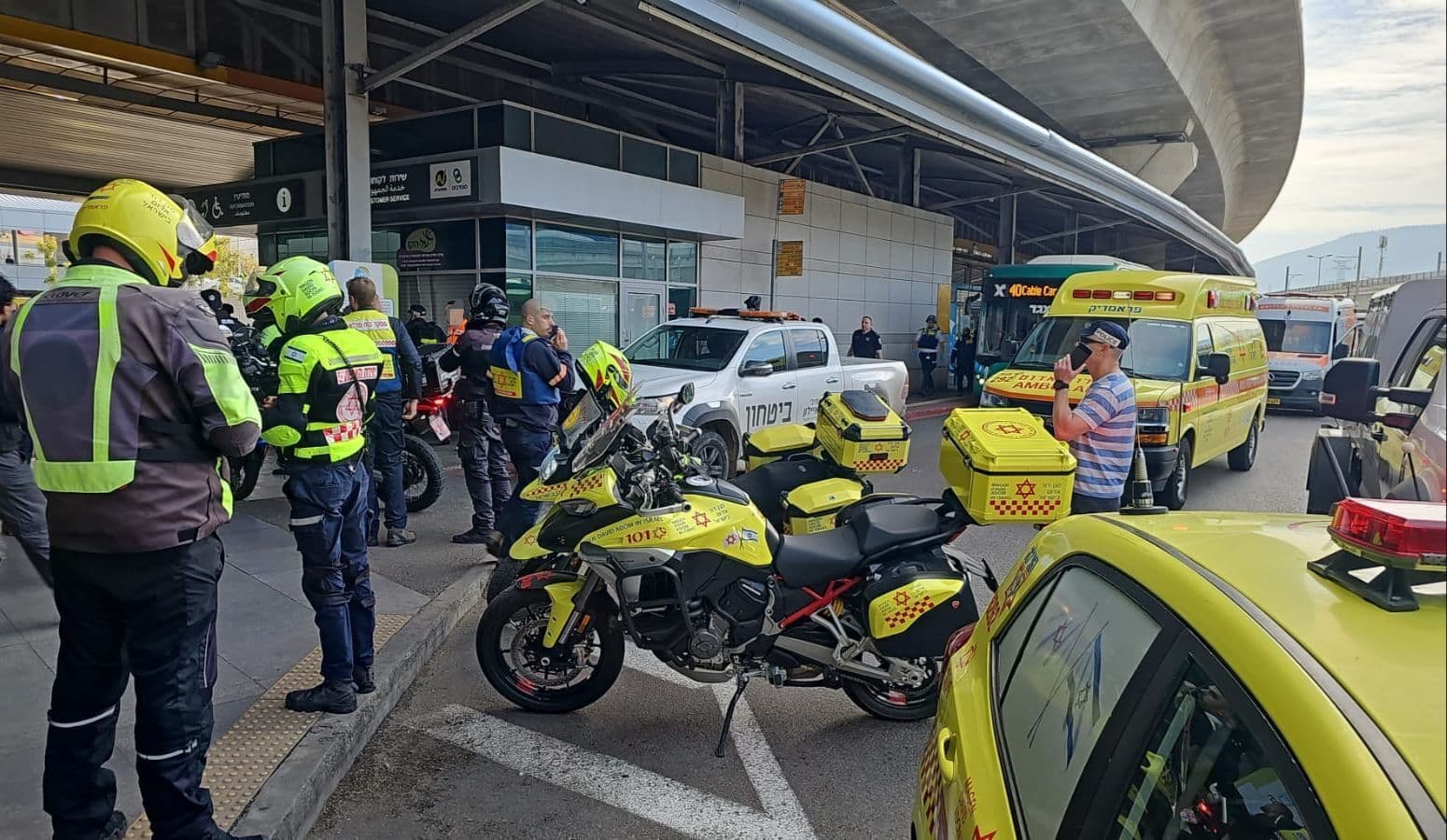 Messer-Attacke in Israel: Mann tot, Jugendlicher und weitere Menschen schwerverletzt