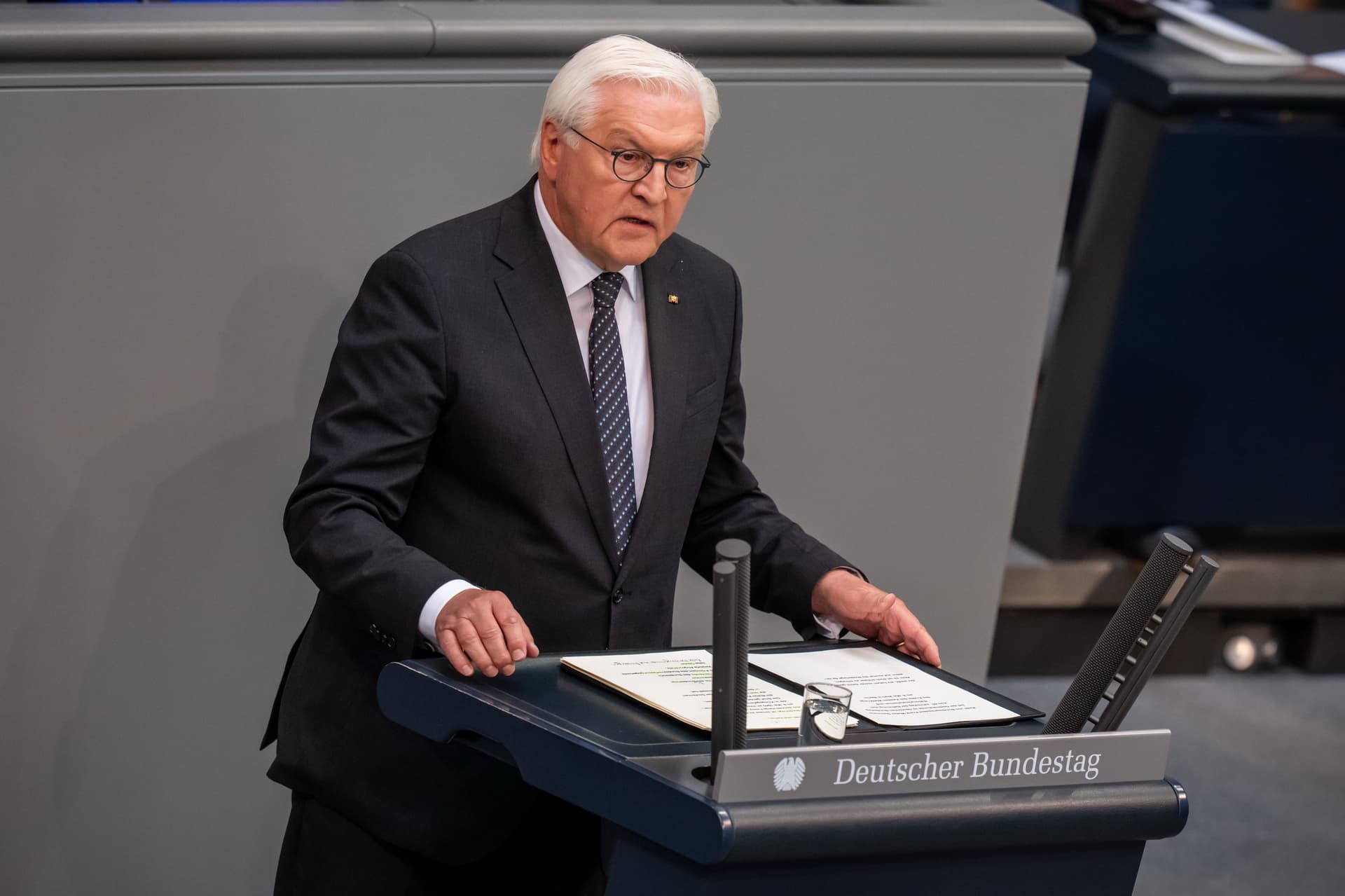 Ausgerechnet am Jahrestag der deutschen Kapitulation 1945: Bundespräsident Steinmeier bezichtigt Amerika des „Wertebruchs“