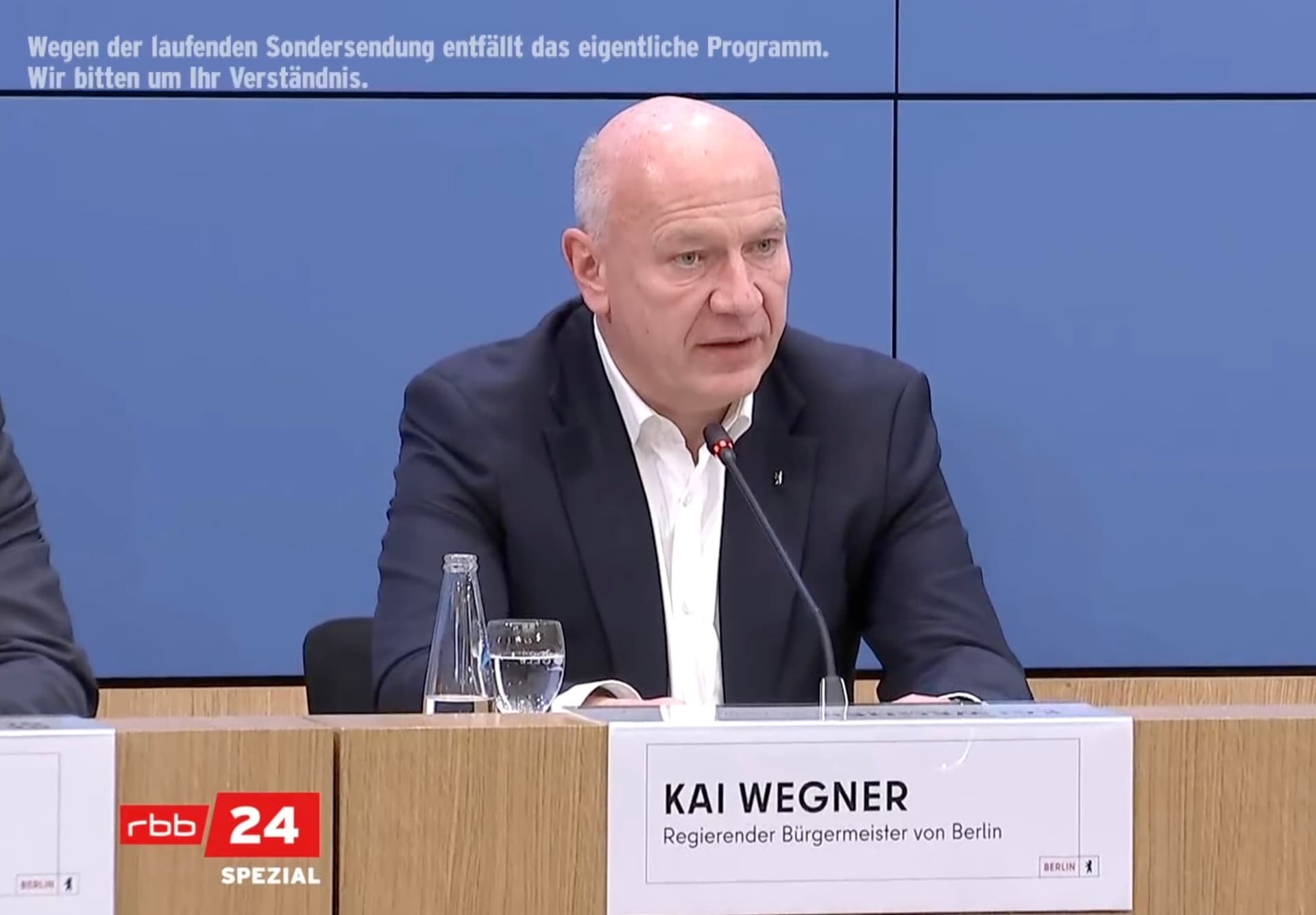 Wegner lobt sich nach Terror-Blackout selbst: „Sind anderthalb Tage schneller als angekündigt“