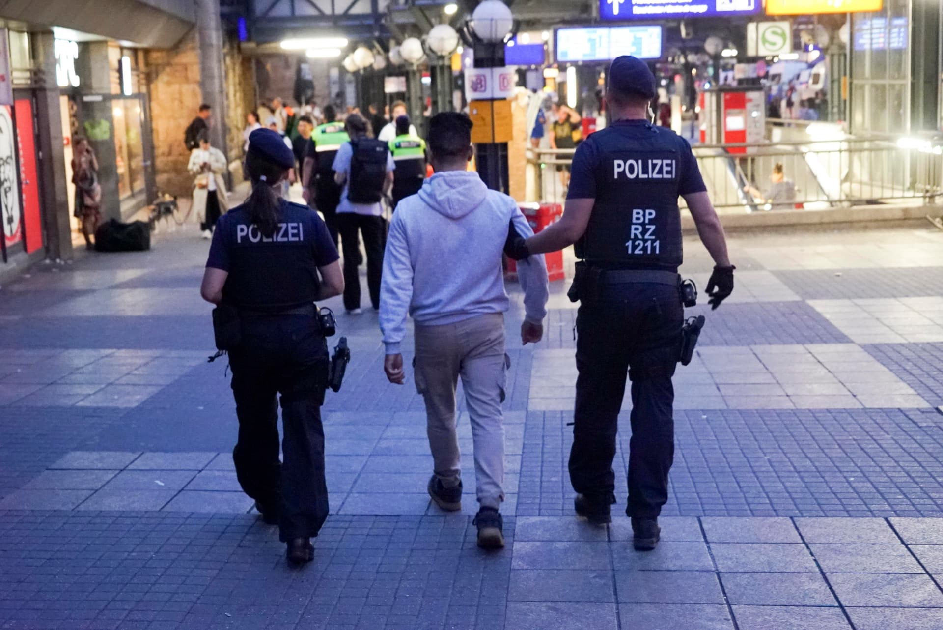 Bundespolizeigewerkschafts-Vorsitzender Heiko Teggatz zu Gewalt an Bahnhöfen: „Ein Schutzmann ist heute überhaupt nichts mehr wert“