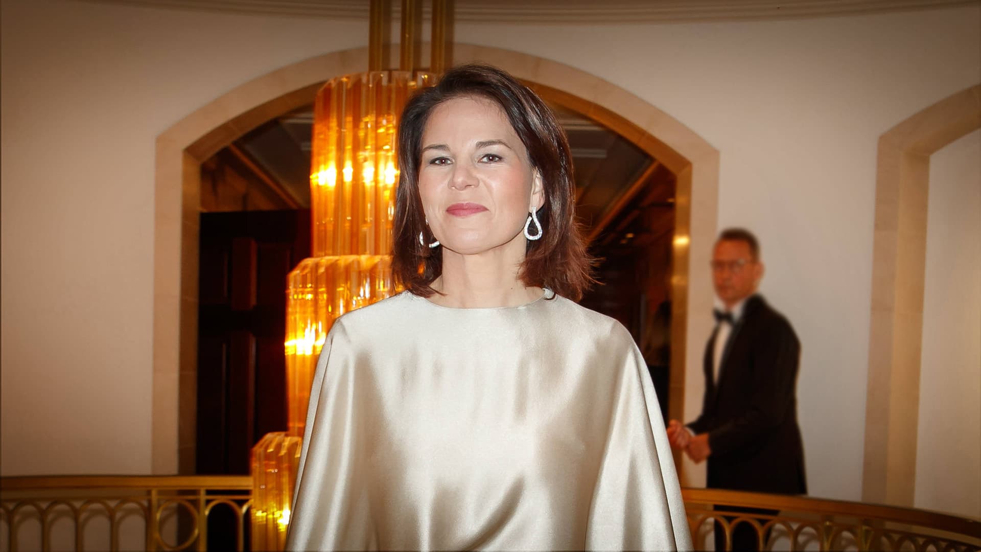 Kosten für Styling und Fotografen explodieren: Baerbock verschminkt jeden Tag, was ein Rentner im Monat hat!