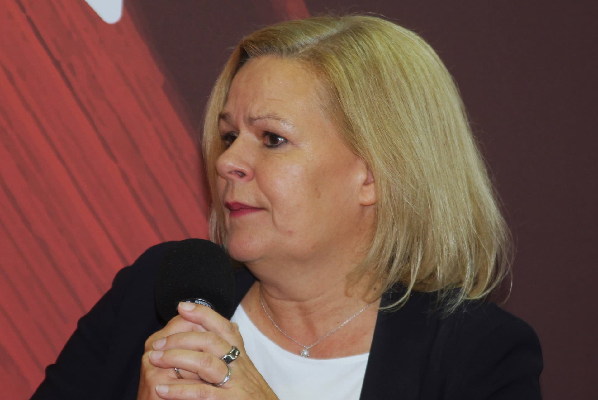 „Ich muss mich um Hamas kümmern“, sprach Faeser und flog nach Mallorca