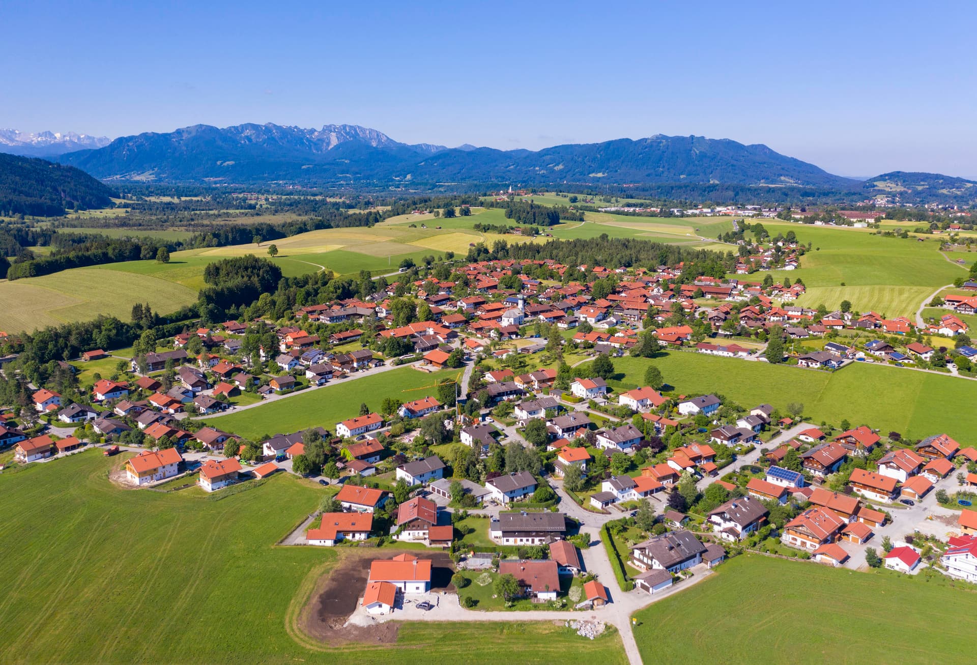 Gemeinde in Bayern geht gegen Zwangs-Zuweisung von Flüchtlingen vor – und bekommt Recht!
