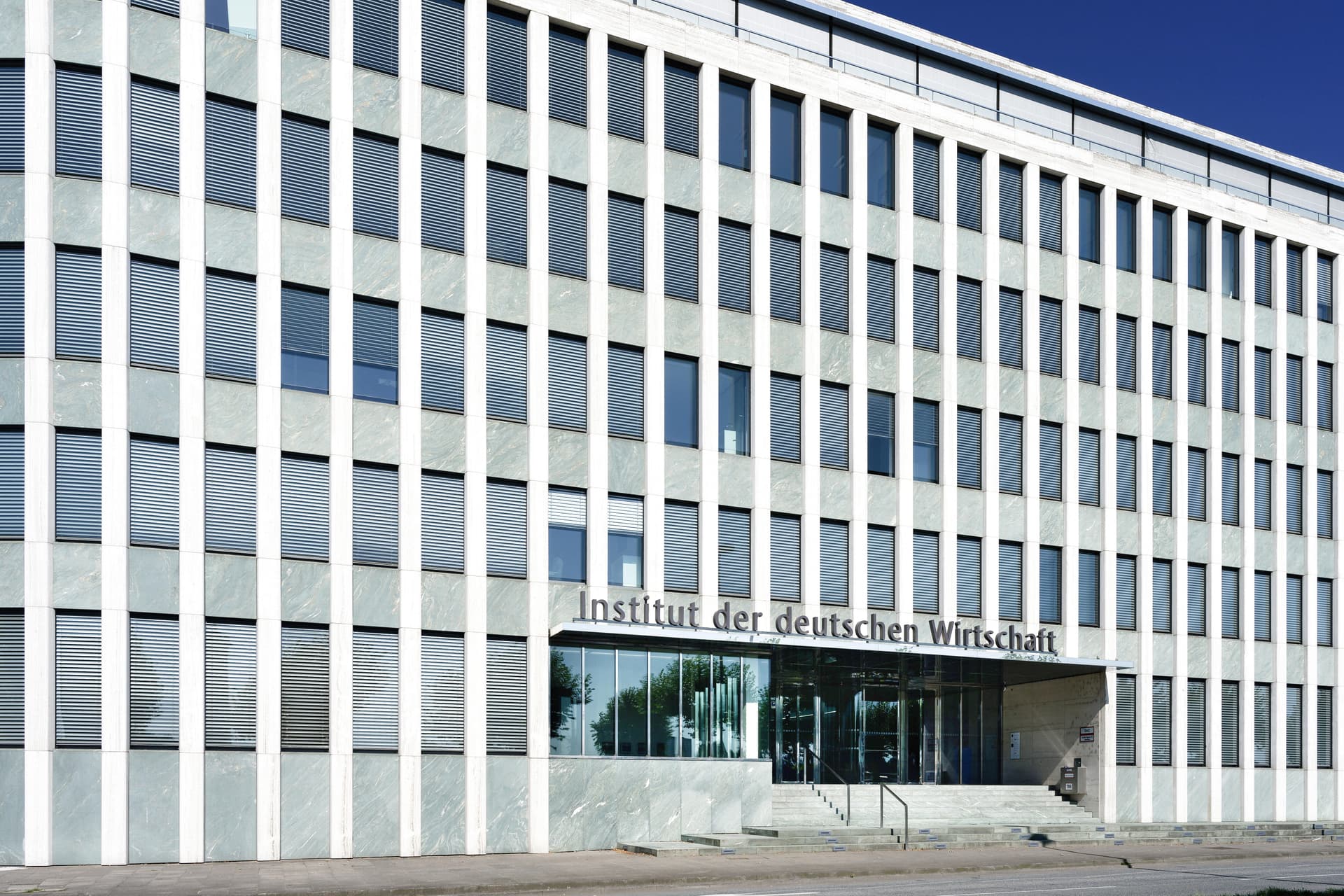 Bis zu 4.582 Euro mehr: IW zeigt Folgen einer Splitting-Reform für Alleinverdiener