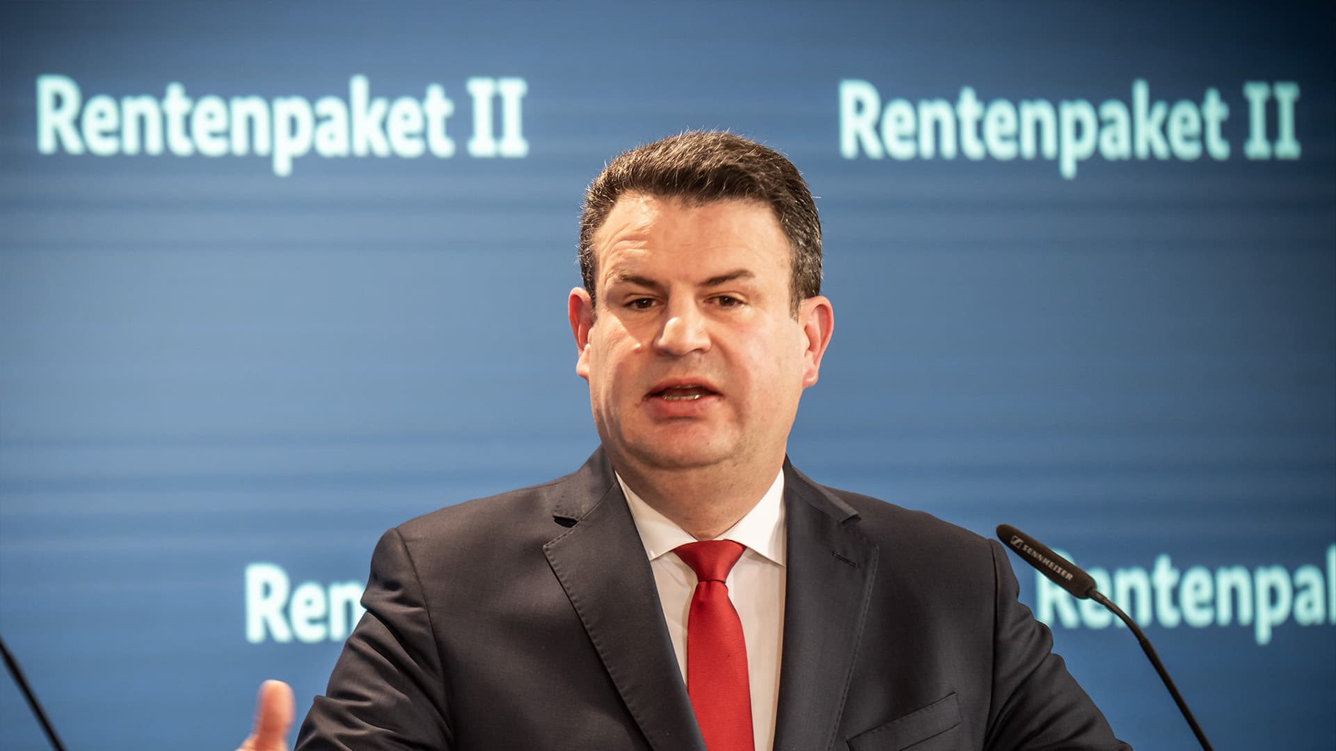 Millionen-Nachzahlungen! Beamte bekommen Gehaltserhöhung, weil das Bürgergeld steigt