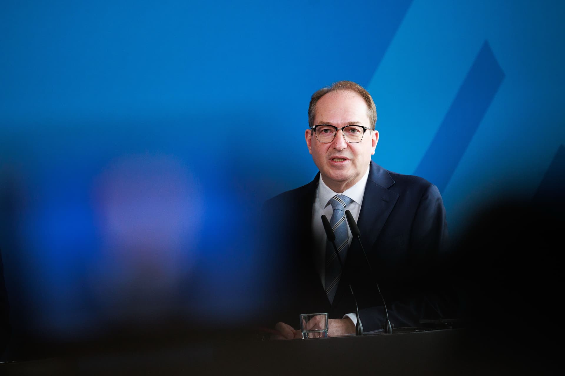 Dobrindt stoppt Geldsegen: Spitzenbeamte sollen nun doch keine Extra-Erhöhung bekommen