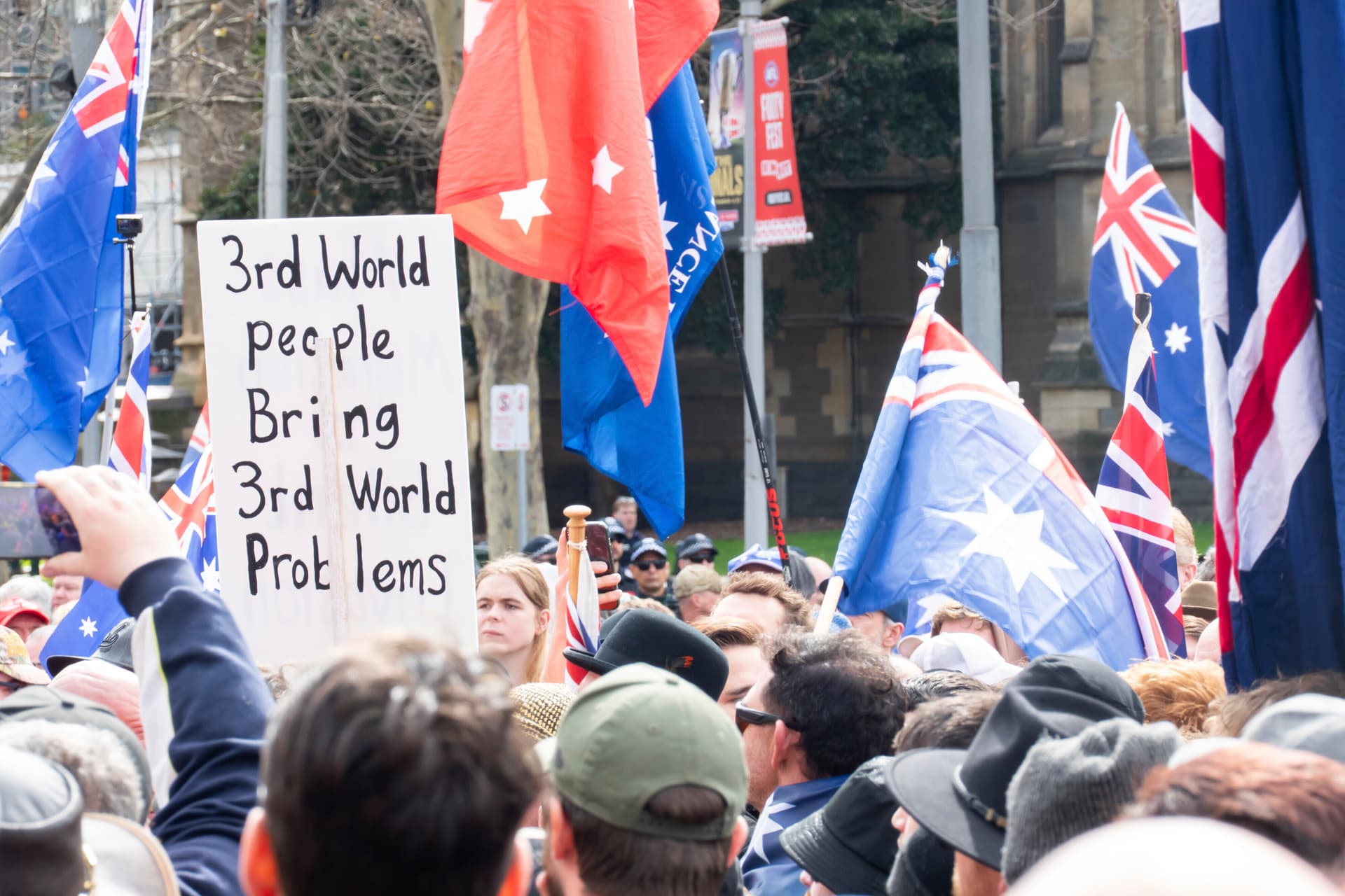 Proteste gegen die Migrationspolitik von Europa bis Australien: Der freie Westen erhebt sich gegen die Unterwerfung