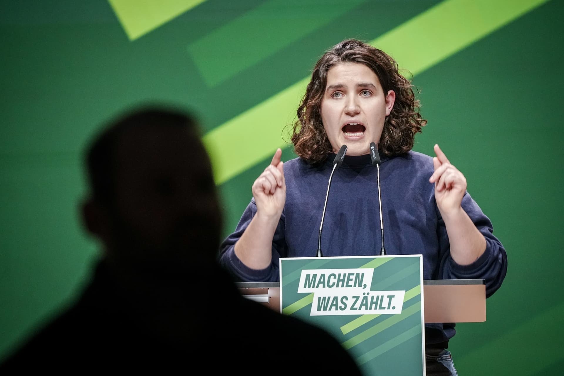 Parteigenossen sollen Einführung blockieren: Junge Grüne halten die Bezahlkarte für Flüchtlinge für Schikane
