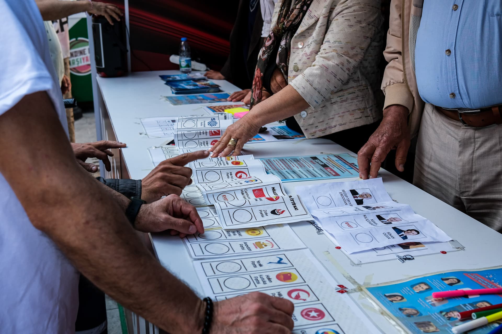 Wahllokale in der Türkei geöffnet: Schicksalswahl am Bosporus