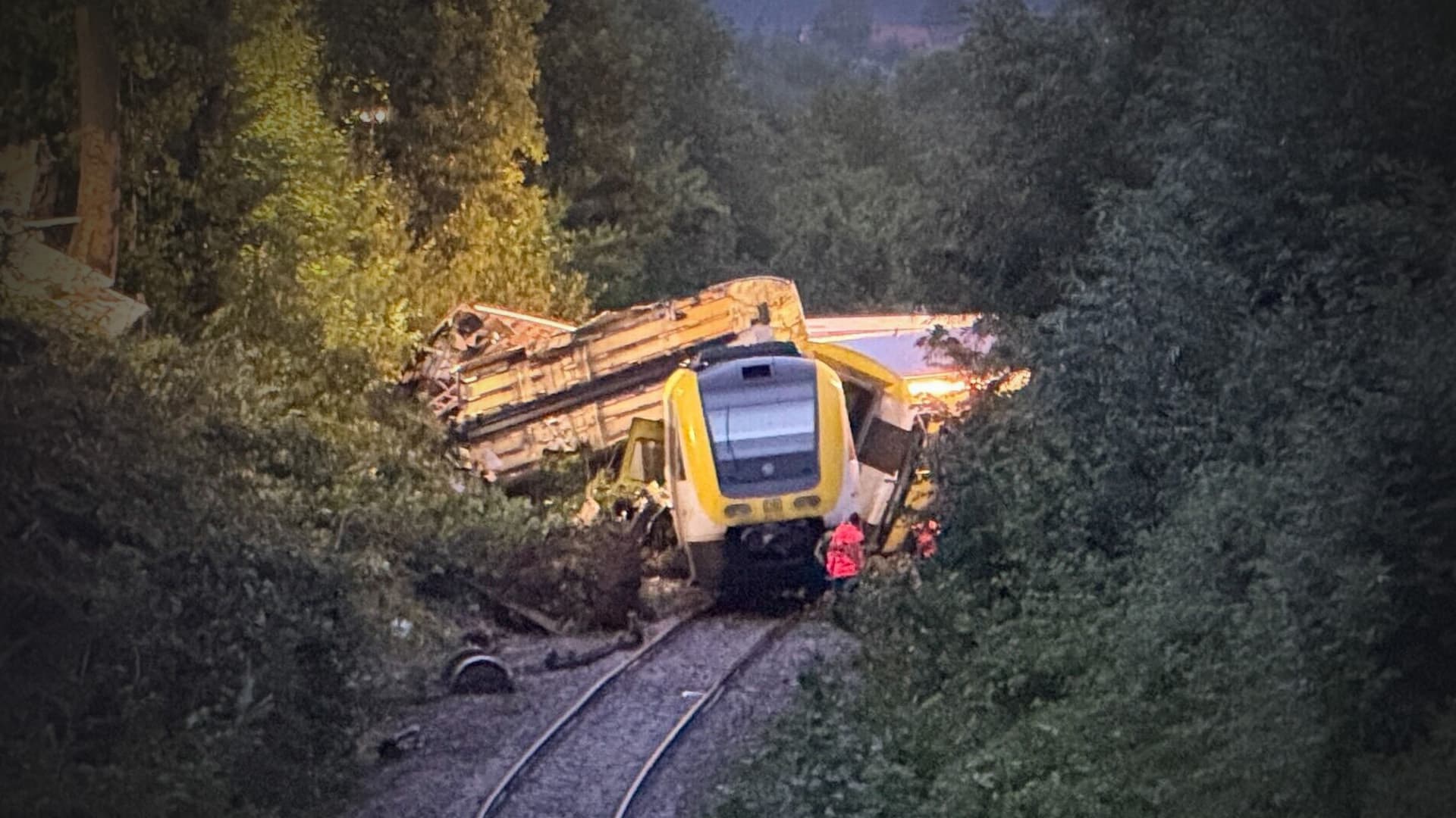 3 Tote und 25 Schwerverletzte in Baden-Württemberg: Erdrutsch soll Regionalbahn-Katastrophe verursacht haben