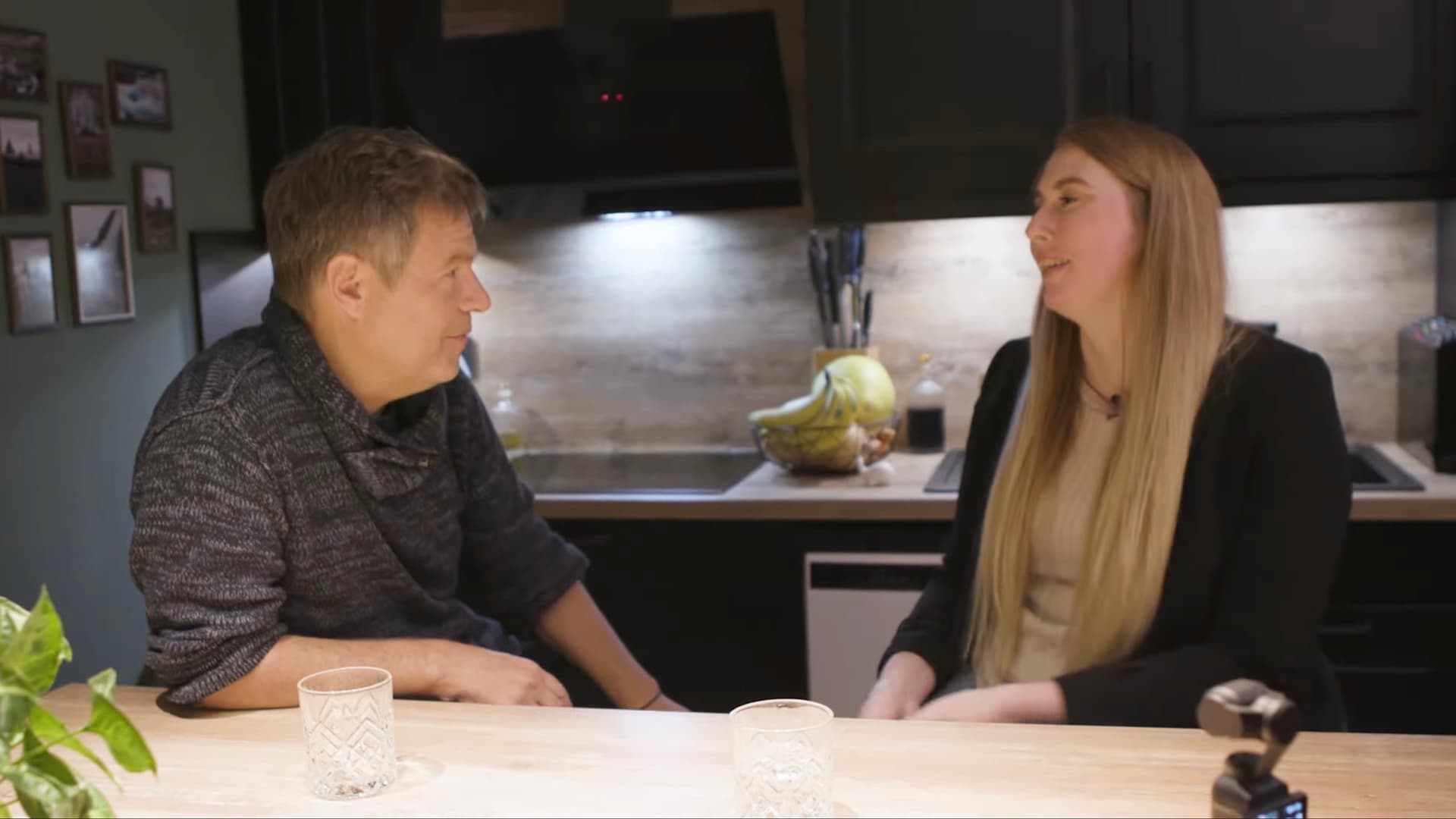 Küchentisch-Kanzler Habeck erstmals in Action: „Ich war sauer und habe dieses Video gesehen“