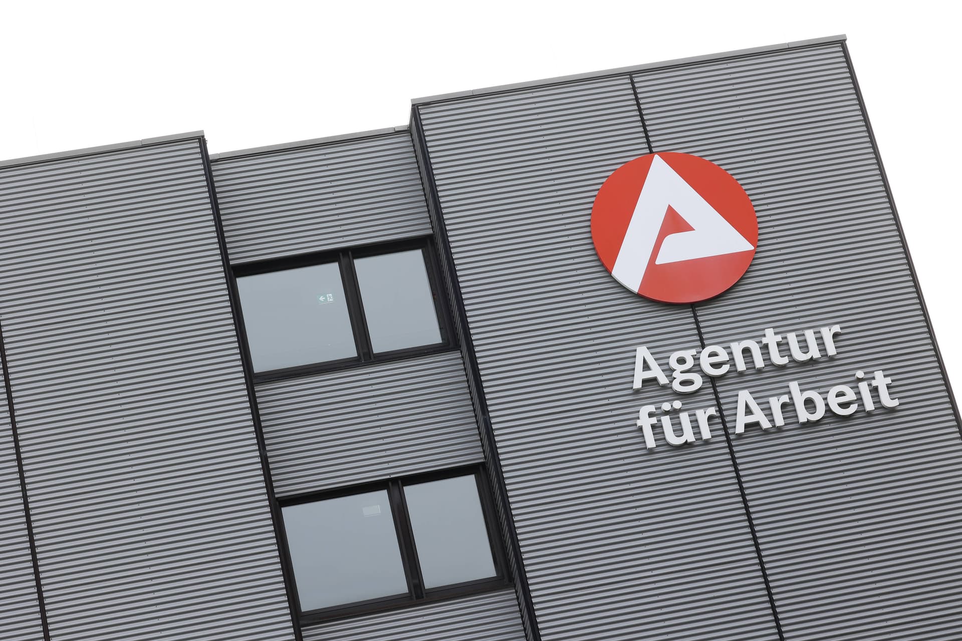 Zahlen der Bundesagentur für Arbeit: 70 Prozent der Asyl-Migranten suchen Helfertätigkeit
