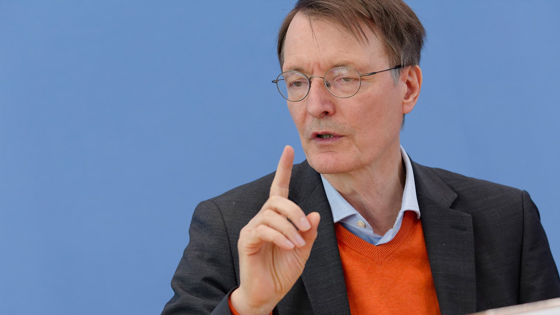 Der Panik-Minister ist wieder da! Lauterbach spricht von einer „Pflegefall-Explosion“, obwohl nichts explodiert ist