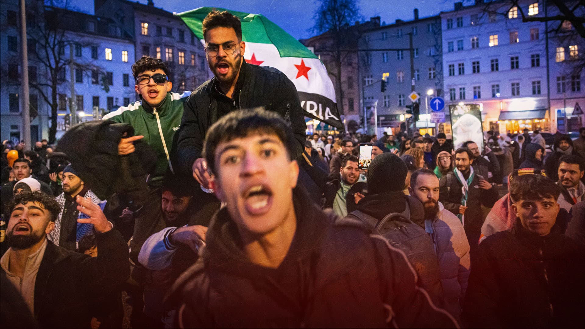 Zwischen Peace-Zeichen und „Allahu Akbar“-Rufen: So feiern Exil-Syrer wirklich den Assad-Sturz
