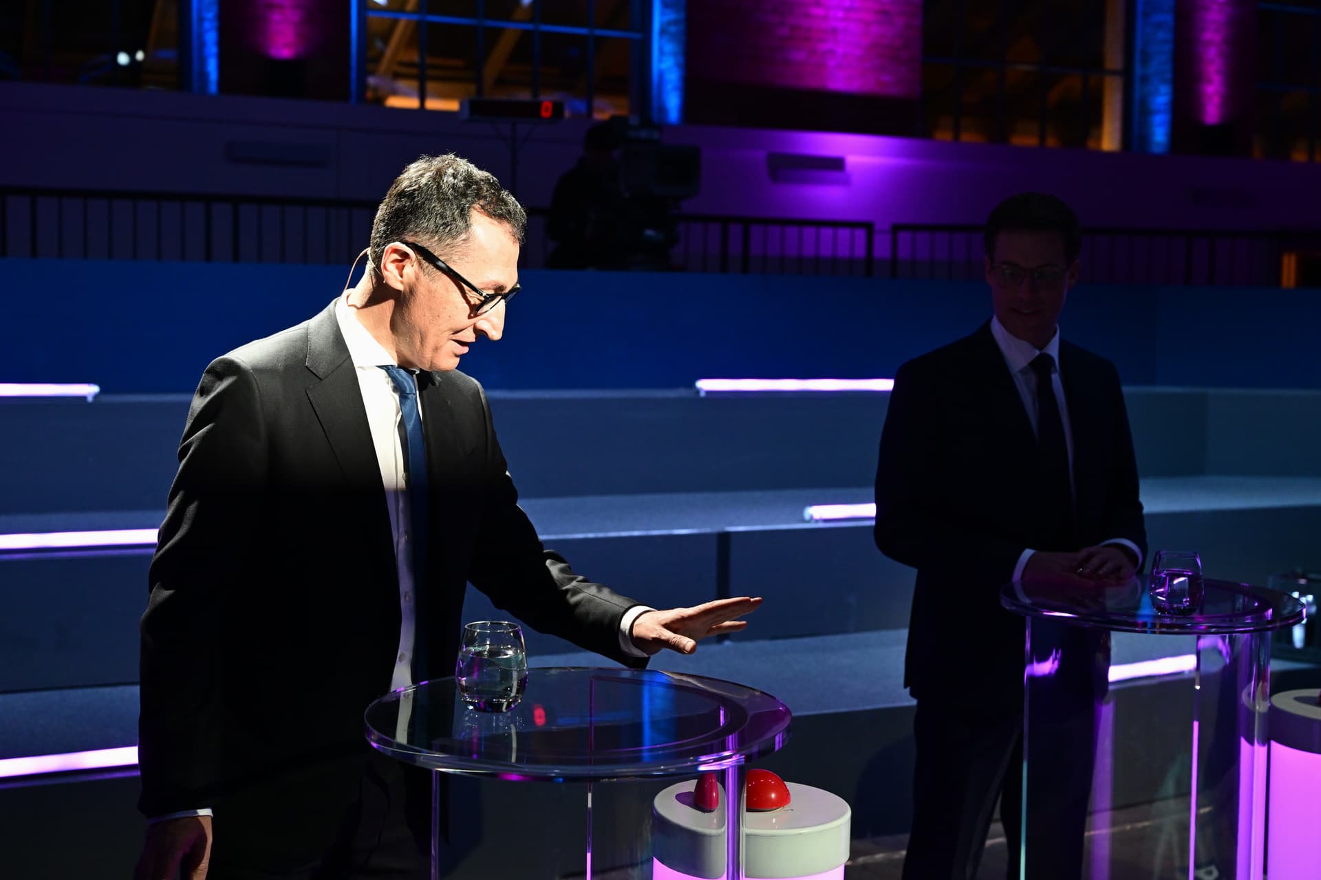 Umfrage vor Landtagswahl in Baden-Württemberg: Özdemirs Grüne legen vier Prozentpunkte zu – und sind fast so stark wie die CDU