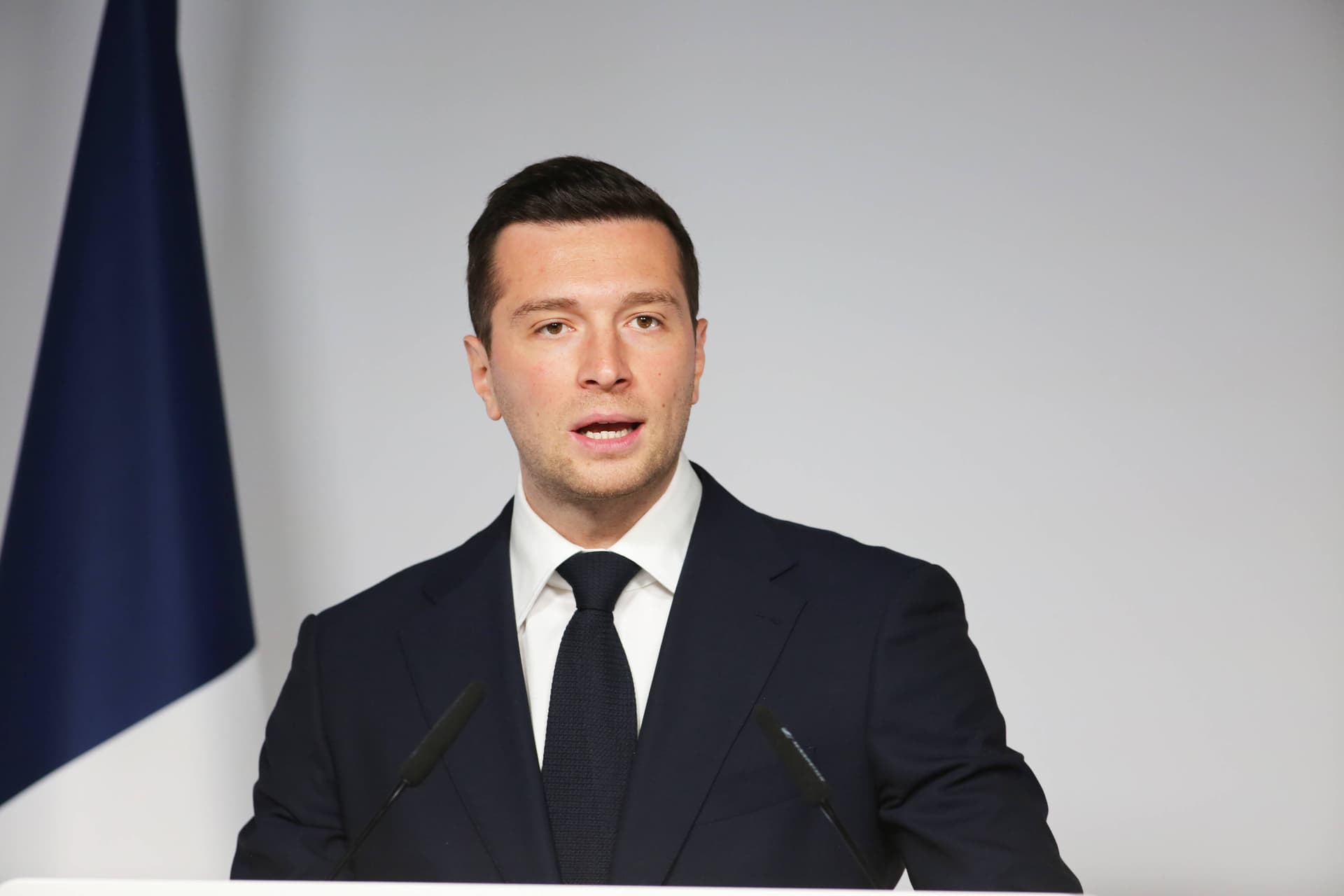 Jordan Bardella distanziert sich von AfD und lobt Merz für Migrationspolitik
