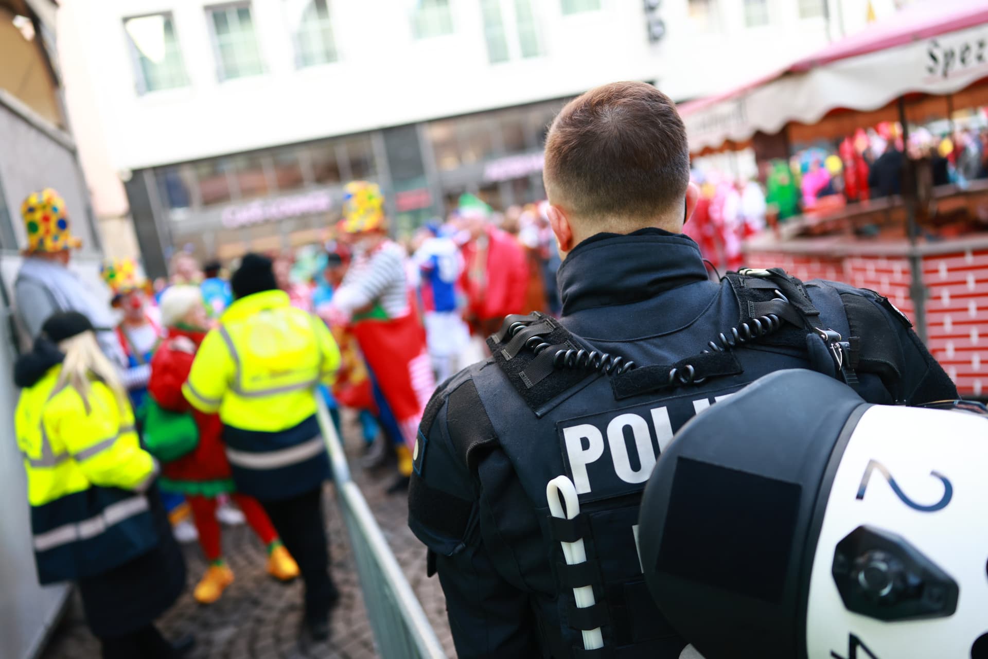 Drei Frauen beim Kölner Karneval vergewaltigt