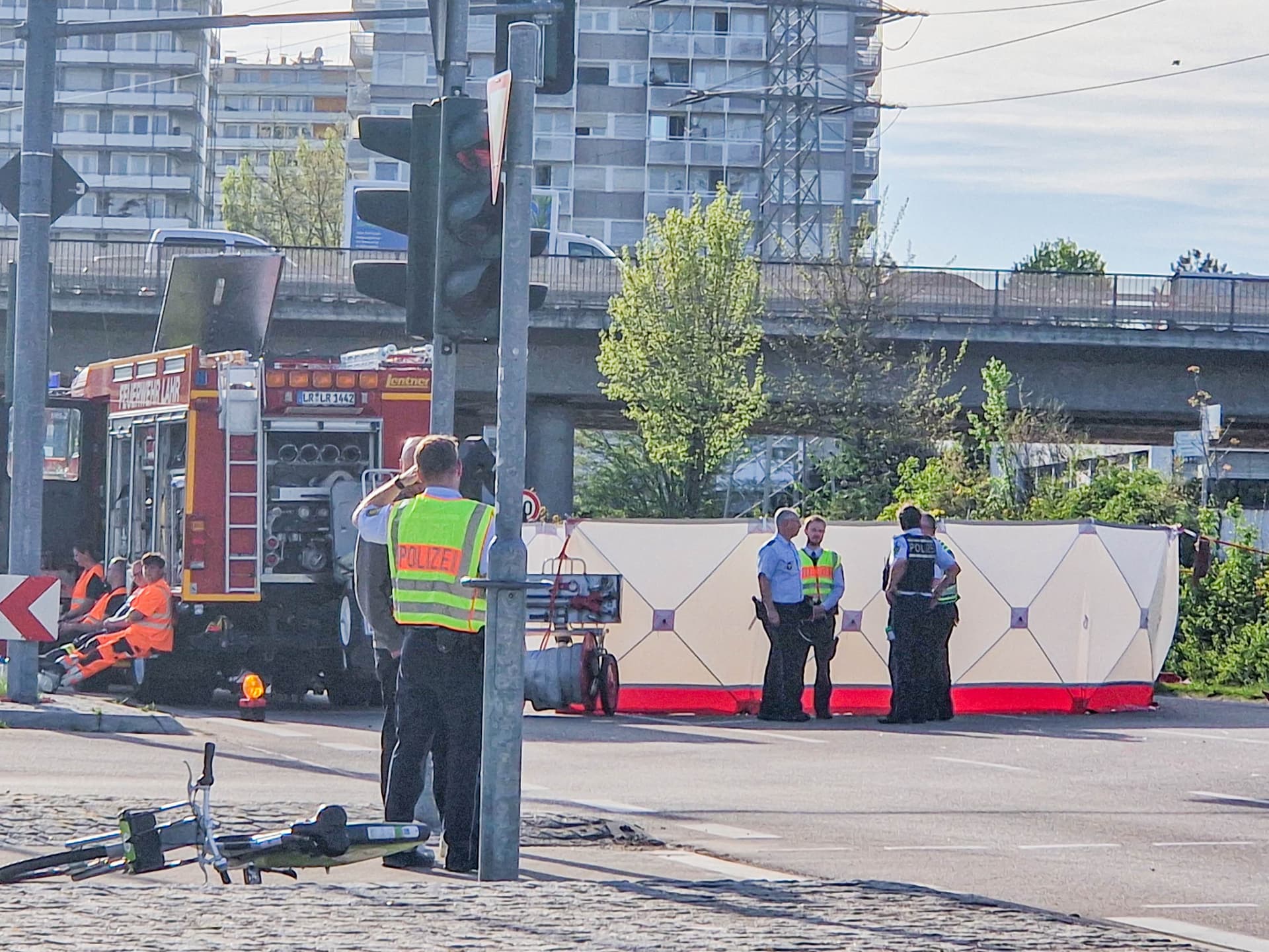 Lkw-Fahrer tötet zwei Passanten – und fährt weiter!